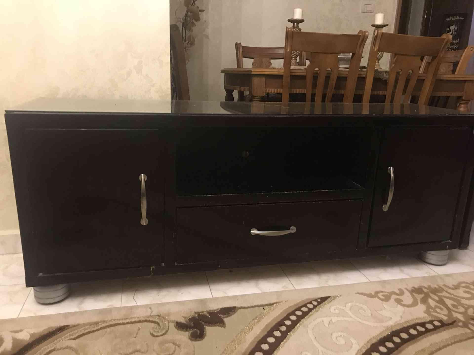 طاولة تلفزيون للبيع
لا تنسَ أنك شاهدت هذا الإعلان في عنكبوت
طاولة تلفزيون للبيع لون بني داكن...