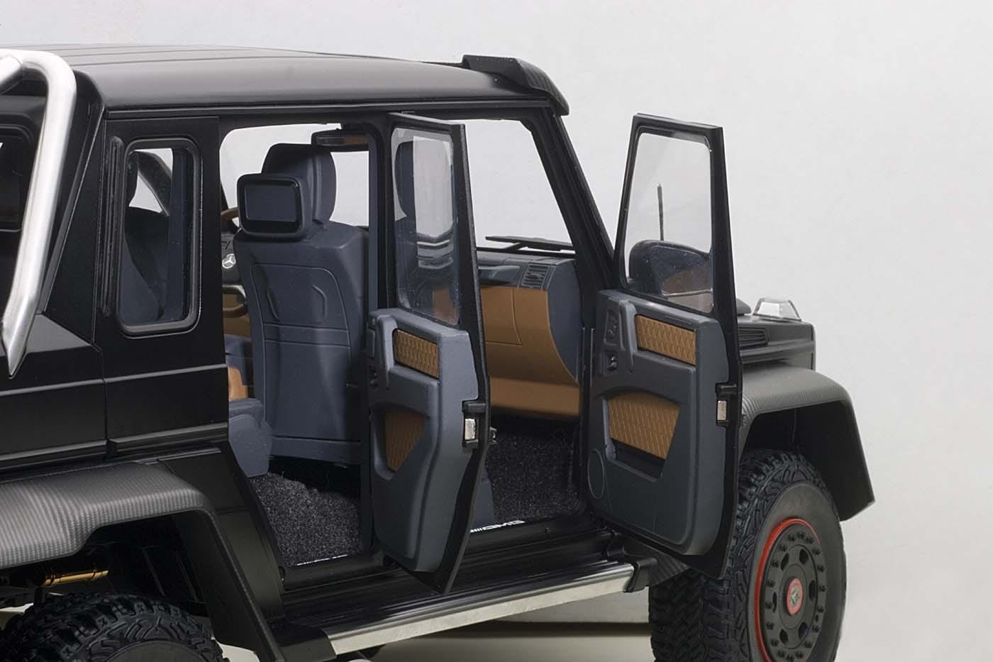مجسم مرسيدس جي كلاس لون اسود مطفي Mercedes g63 6x6 scale model matte black
لا تنسَ أنك شاهدت هذا الإعلان في عنكبوت...
