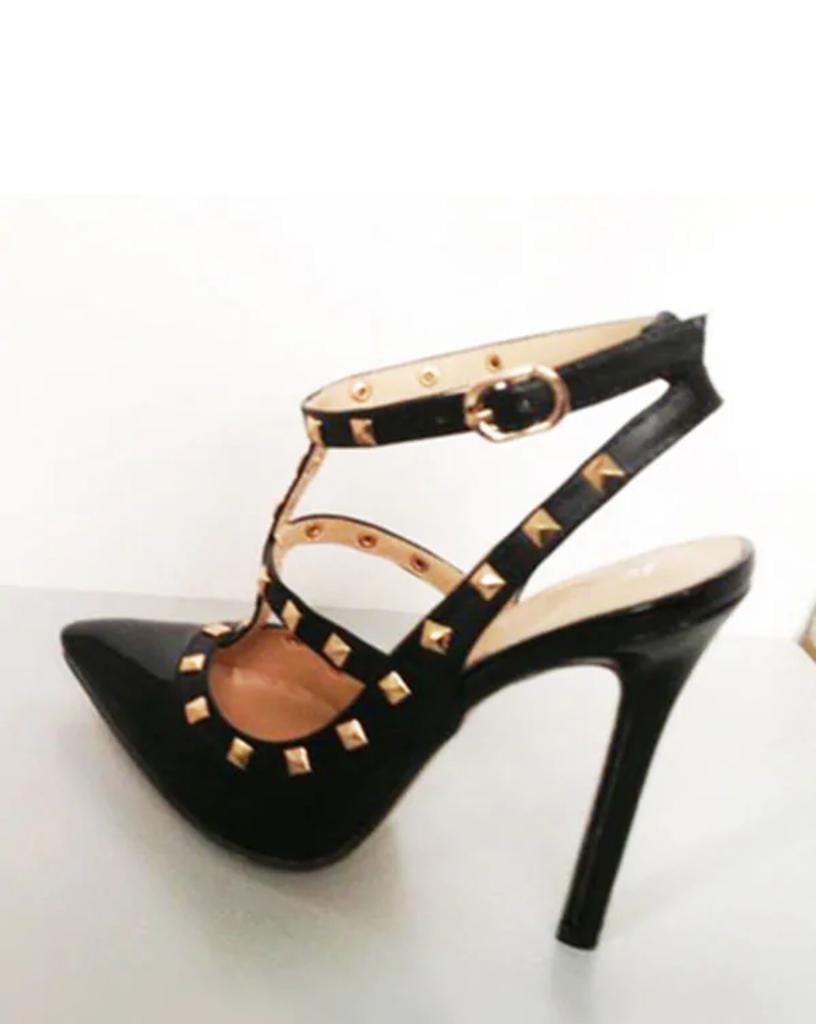 Valentino patent
لا تنسَ أنك شاهدت هذا الإعلان في عنكبوت
حذاء Valentino paten
مقاس 41...