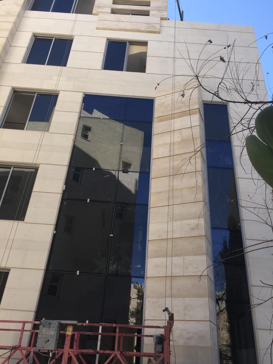 عيادات طبية و مساحات طبية و تجارية مميزة في شارع ابن خلدون بالقرب من مستشفى الخالدي
لا تنسَ أنك شاهدت هذا الإعلان في عنكبوت...