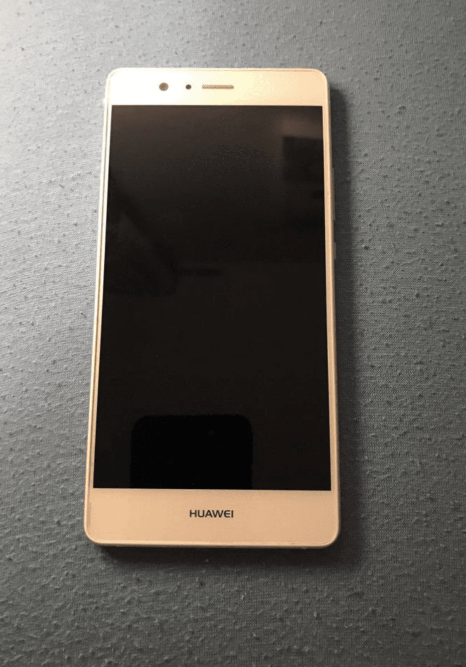 HUAWEI P9 lite
لا تنسَ أنك شاهدت هذا الإعلان في عنكبوت
لون أبيض ولا خدش توب نظافه
مامعه شي بس شو...