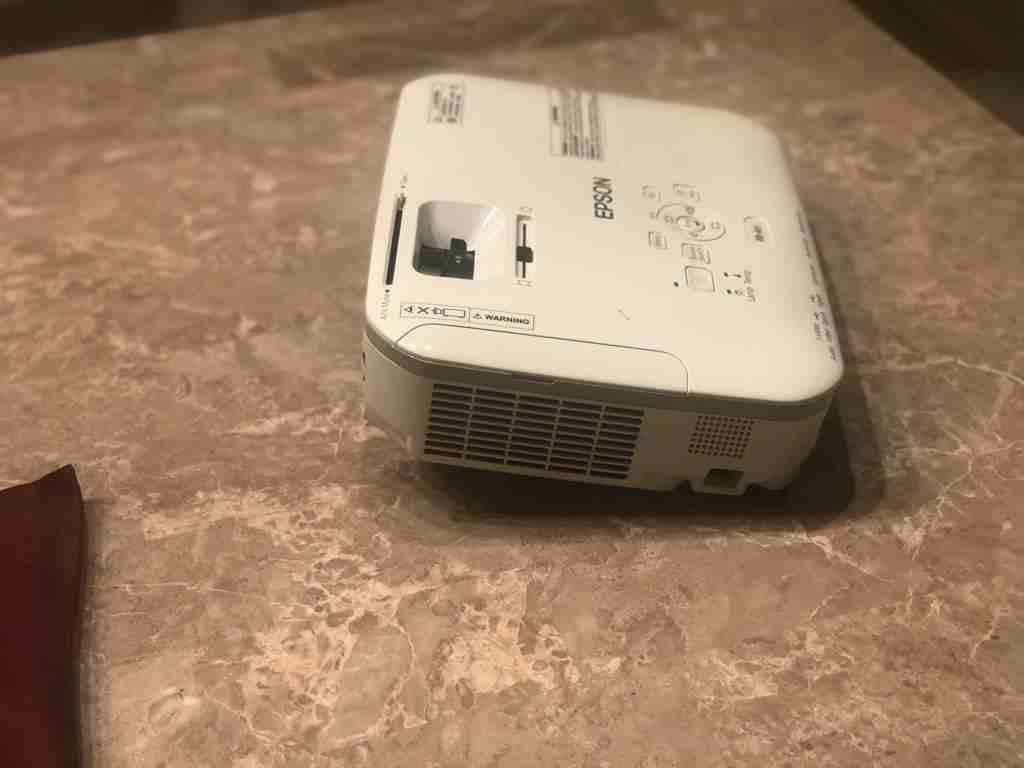 Projector Epson بحالة ممتازة
لا تنسَ أنك شاهدت هذا الإعلان في عنكبوت
بروجيكتر بحالة ممتازة للبيع...