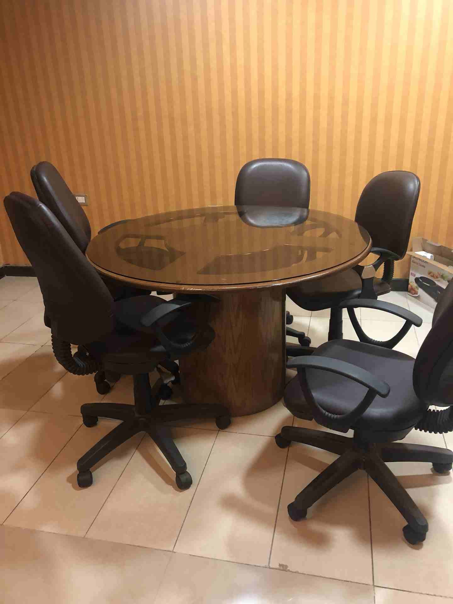 Meeting Table
لا تنسَ أنك شاهدت هذا الإعلان في عنكبوت
I have a meeting table for sale with 6 chai...