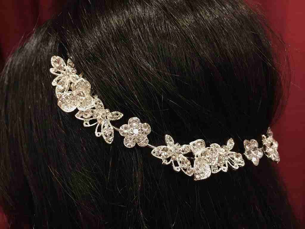 Beautiful Headpieces اكسسوارات للشعر
لا تنسَ أنك شاهدت هذا الإعلان في عنكبوت
Perfect for occasion...