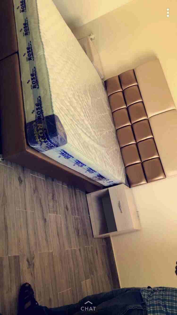 سرير جلد جديد للبيع
لا تنسَ أنك شاهدت هذا الإعلان في عنكبوت
السرير جديد لم يستعمل ابدا ..200*180...