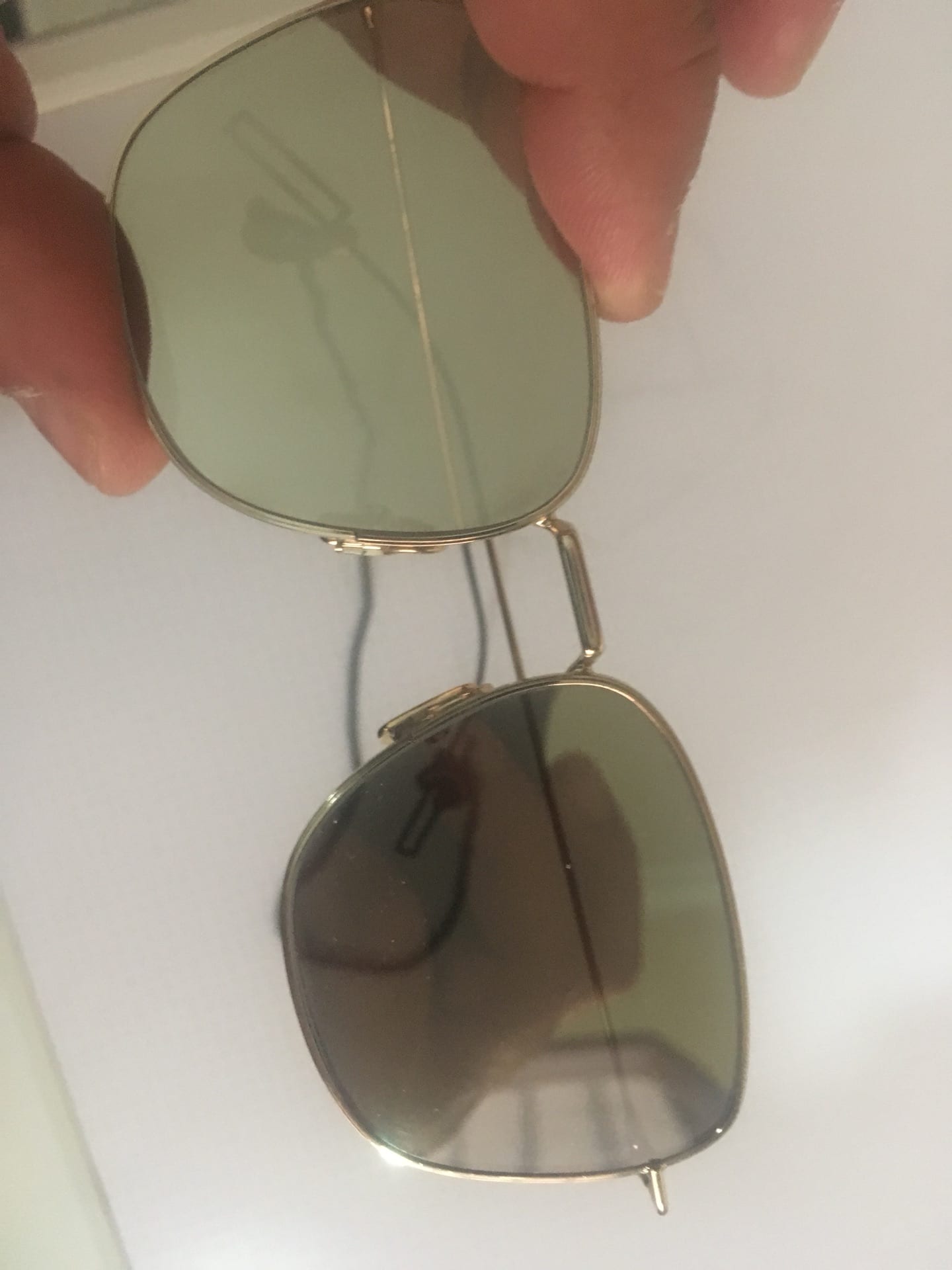نظاره شمسيه كريستيان ديور CD
لا تنسَ أنك شاهدت هذا الإعلان في عنكبوت
النظاره جديده مش مستعمله...
