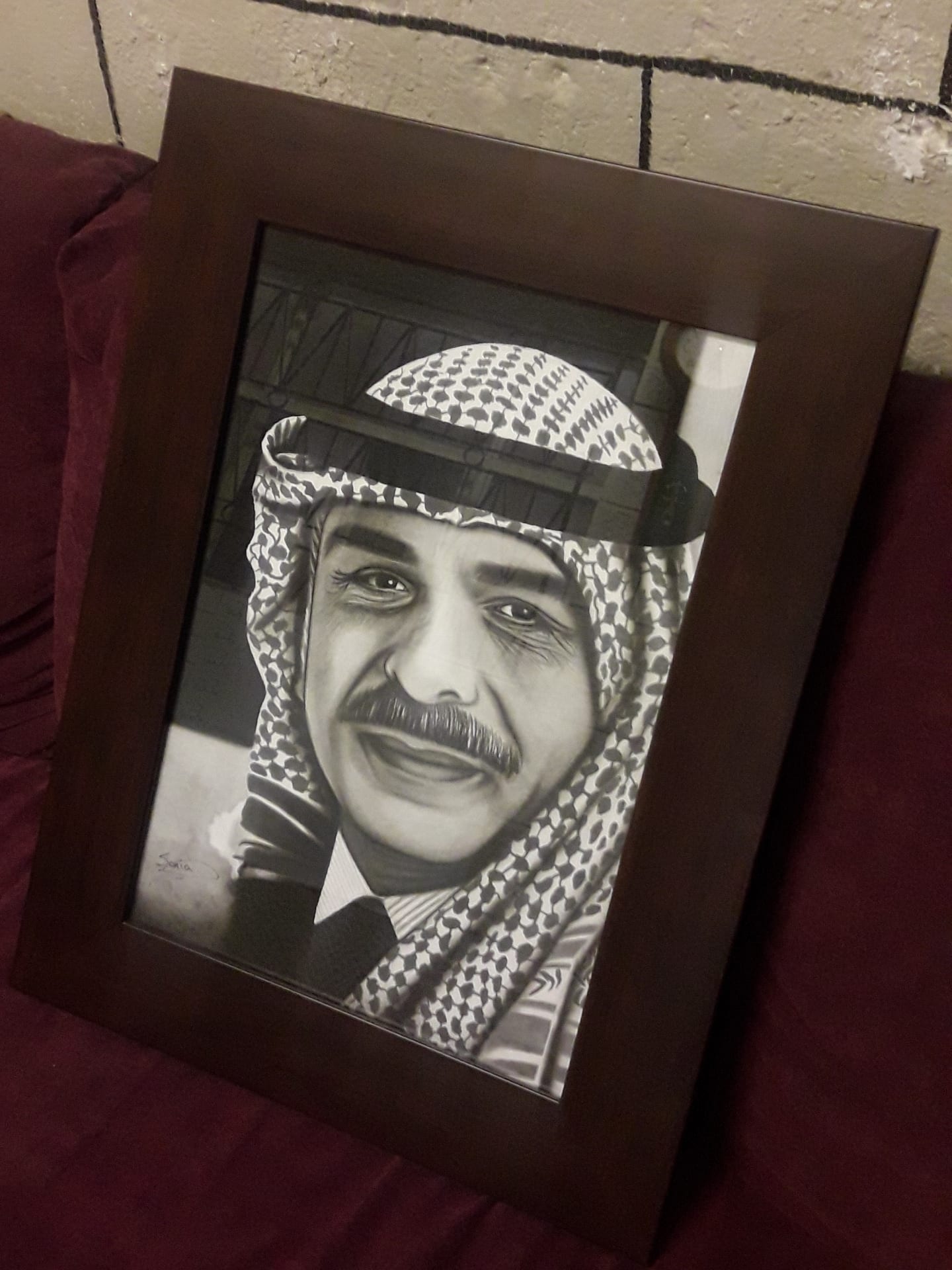 رسم شخصيات بالفحم
لا تنسَ أنك شاهدت هذا الإعلان في عنكبوت
ارسم صورتك بالفحم او صورة شخص عزيز...