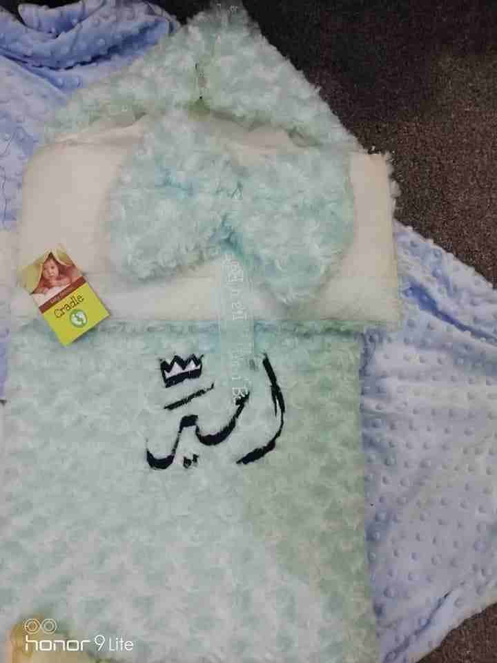 كوت مع تطريز اسم حسب طلبك
لا تنسَ أنك شاهدت هذا الإعلان في عنكبوت
كوت بيبي مع سحاب موديل مميز
مط...