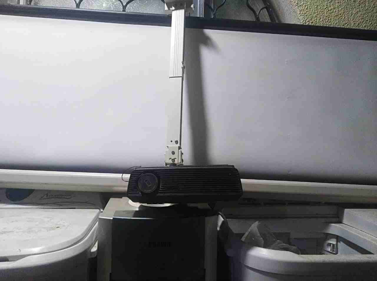 بروجكتر نوع lg
لا تنسَ أنك شاهدت هذا الإعلان في عنكبوت
بروجكتر نوع LG ذو جوده عاليه ومميزه ودرجه...
