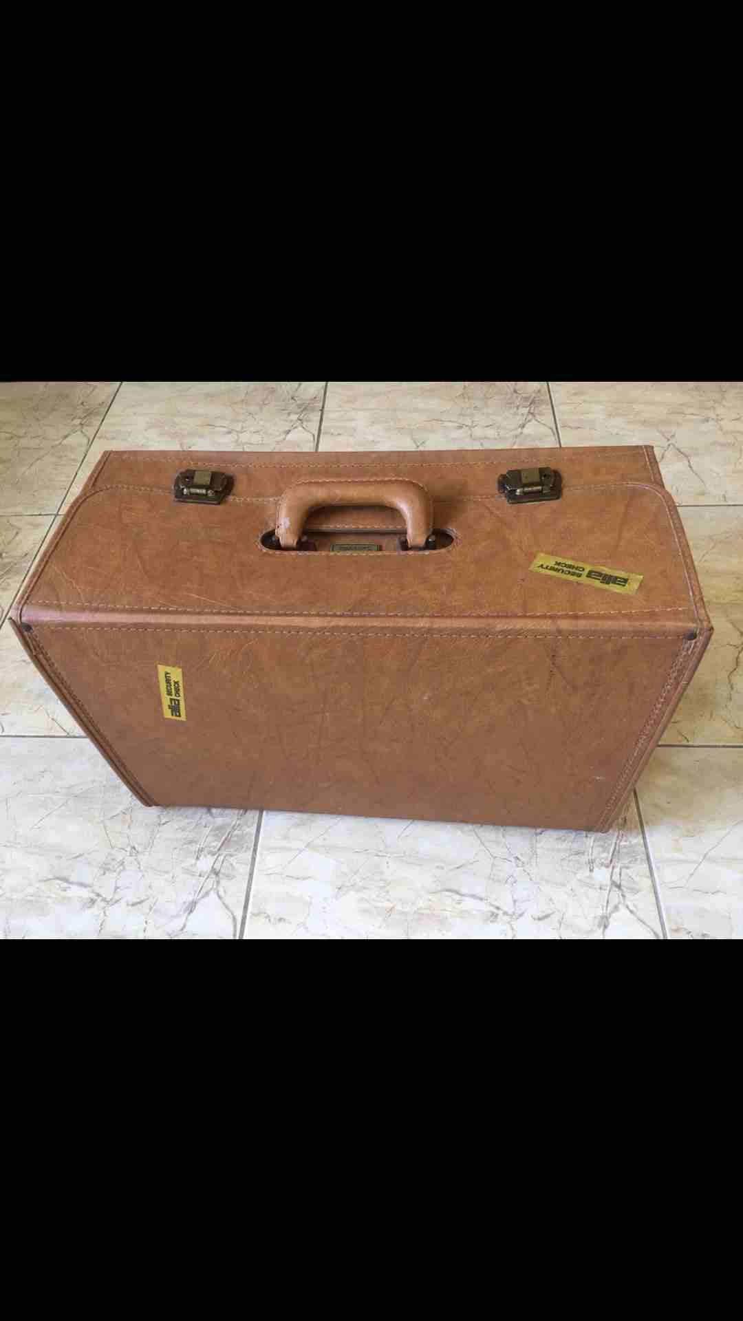 شنط / حقائب سامسونايت Samsonite
لا تنسَ أنك شاهدت هذا الإعلان في عنكبوت
شنط / حقائب سامسونايت...