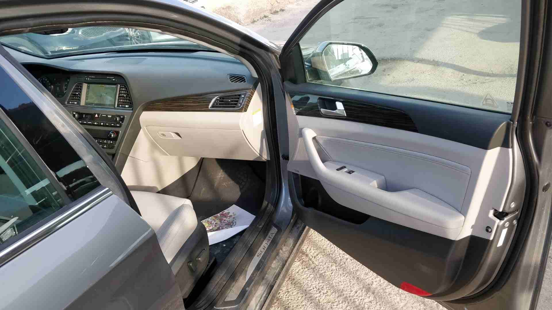 سوناتا هايبرد 2017 لون فيراني كامل المواصفات عداد 2300 ميل فقط
لا تنسَ أنك شاهدت هذا الإعلان في عنكبوت...