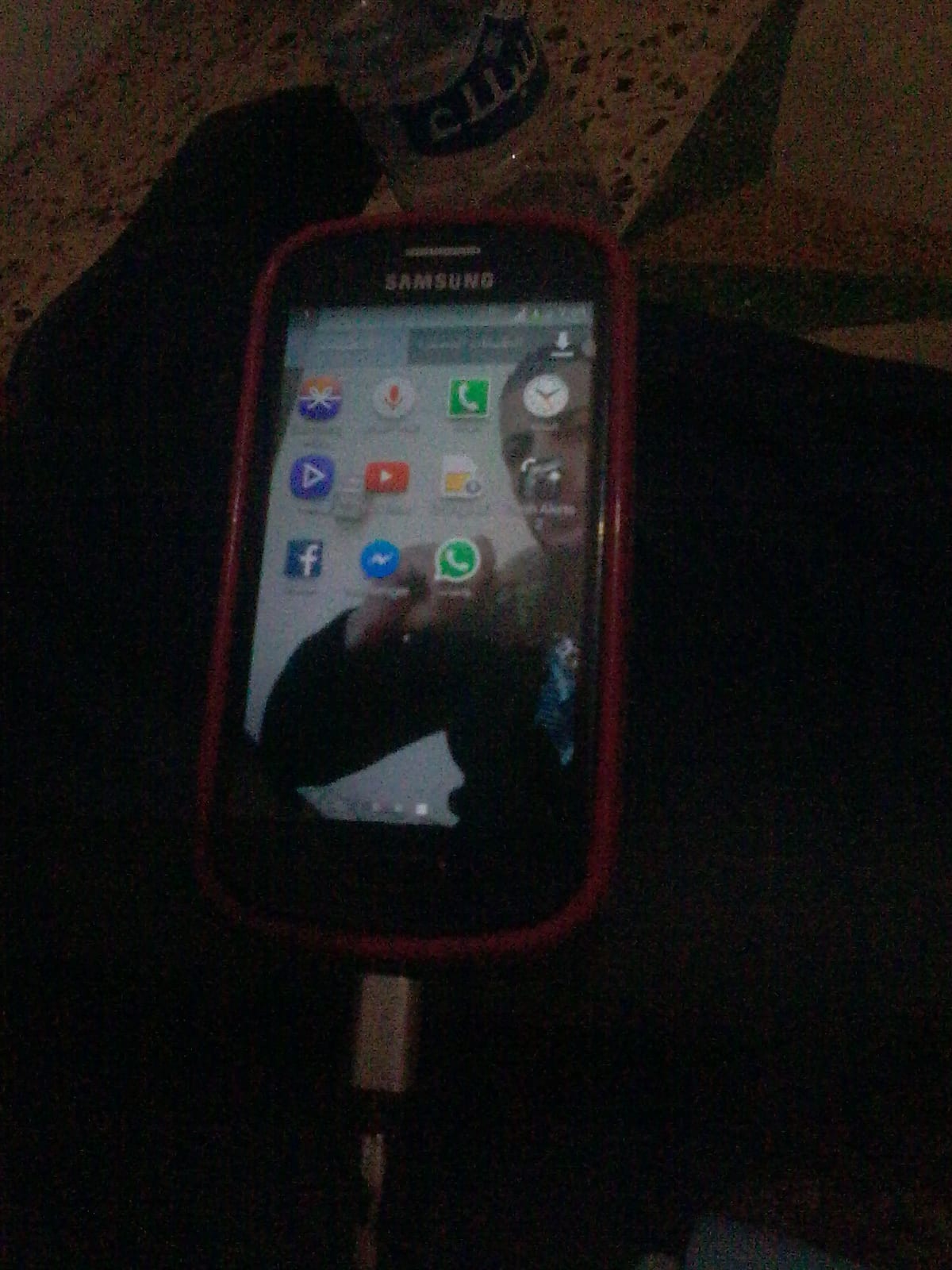 s3 mini
لا تنسَ أنك شاهدت هذا الإعلان في عنكبوت
نظيف معاه باك كفر...