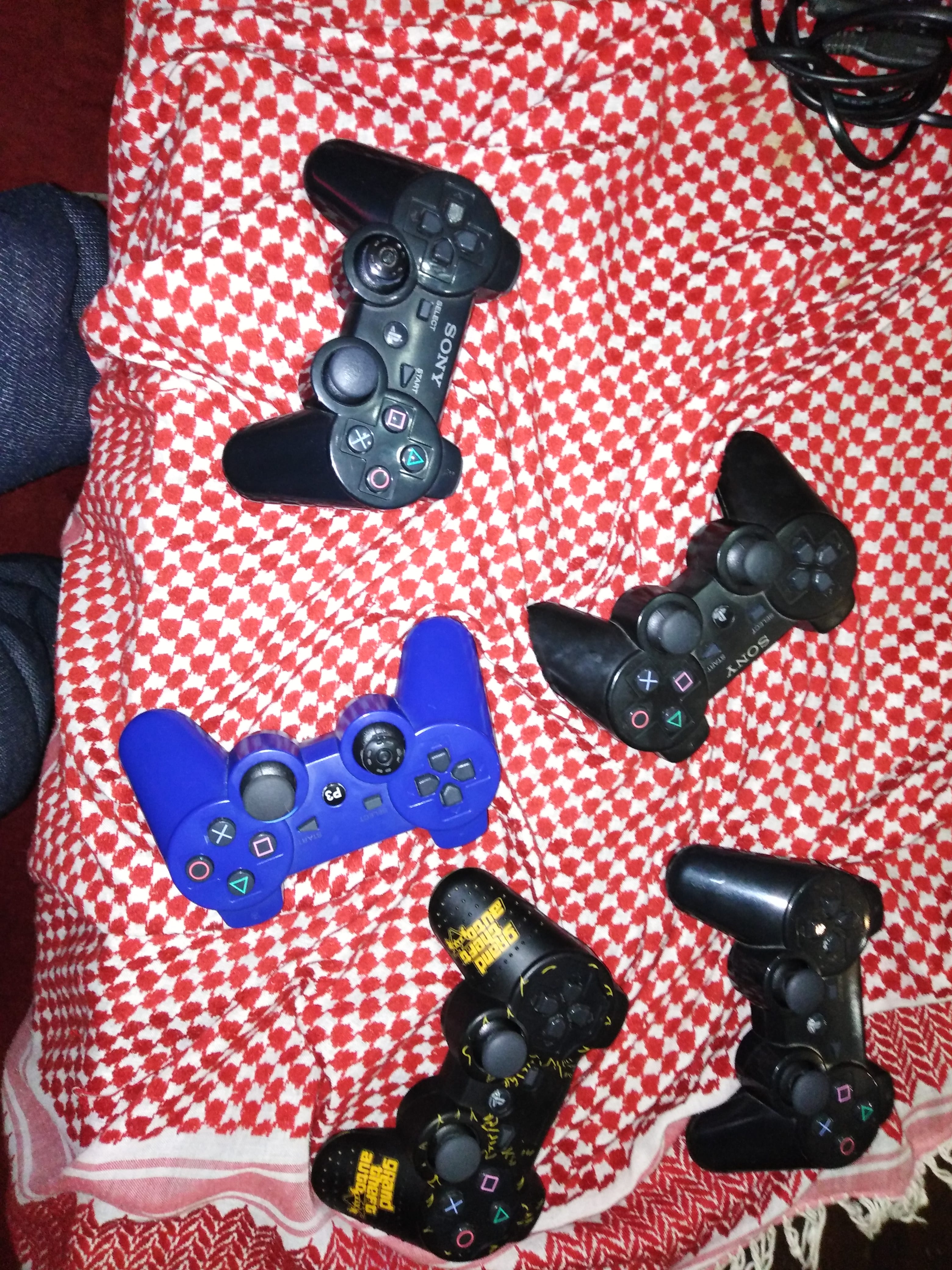 ps3 للبيع خمس أيادي وخمسين لعبه قابل للتفاوض بشيء بسيط
لا تنسَ أنك شاهدت هذا الإعلان في عنكبوت...