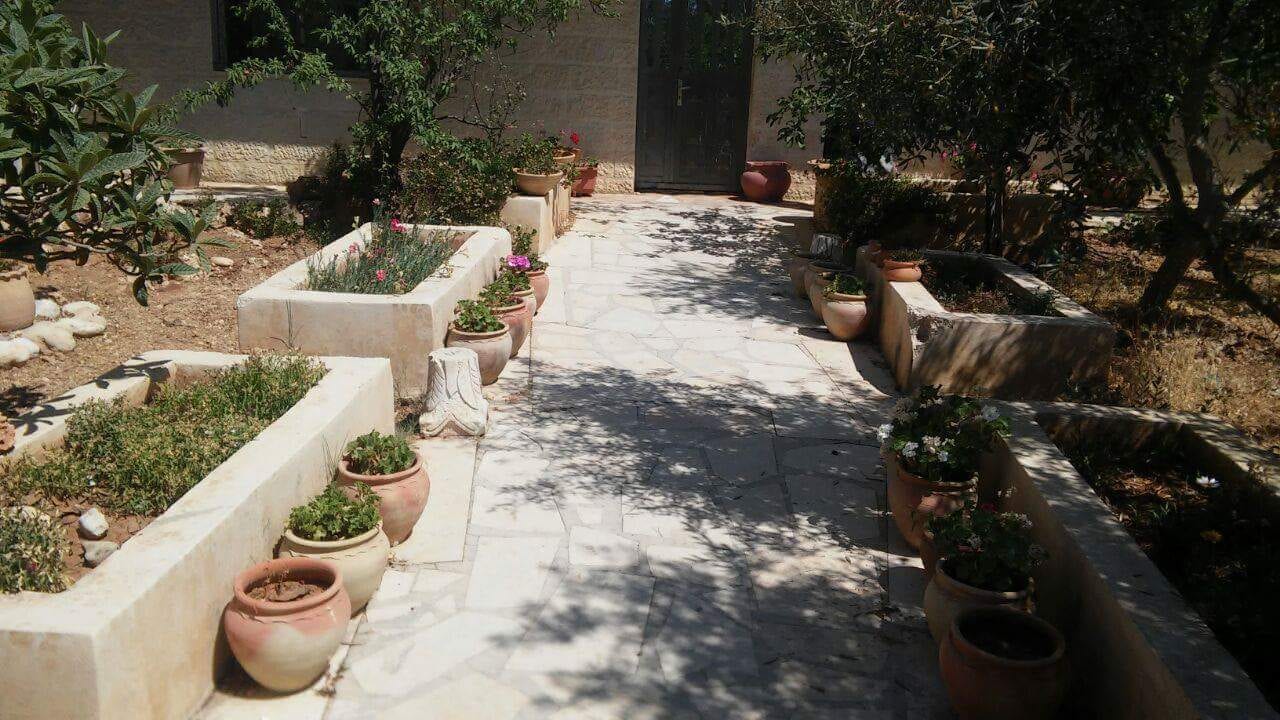 بيت شبه فيلا للبيع ماحص
لا تنسَ أنك شاهدت هذا الإعلان في عنكبوت
بيت مستقل للبيع مكون من طابقي...