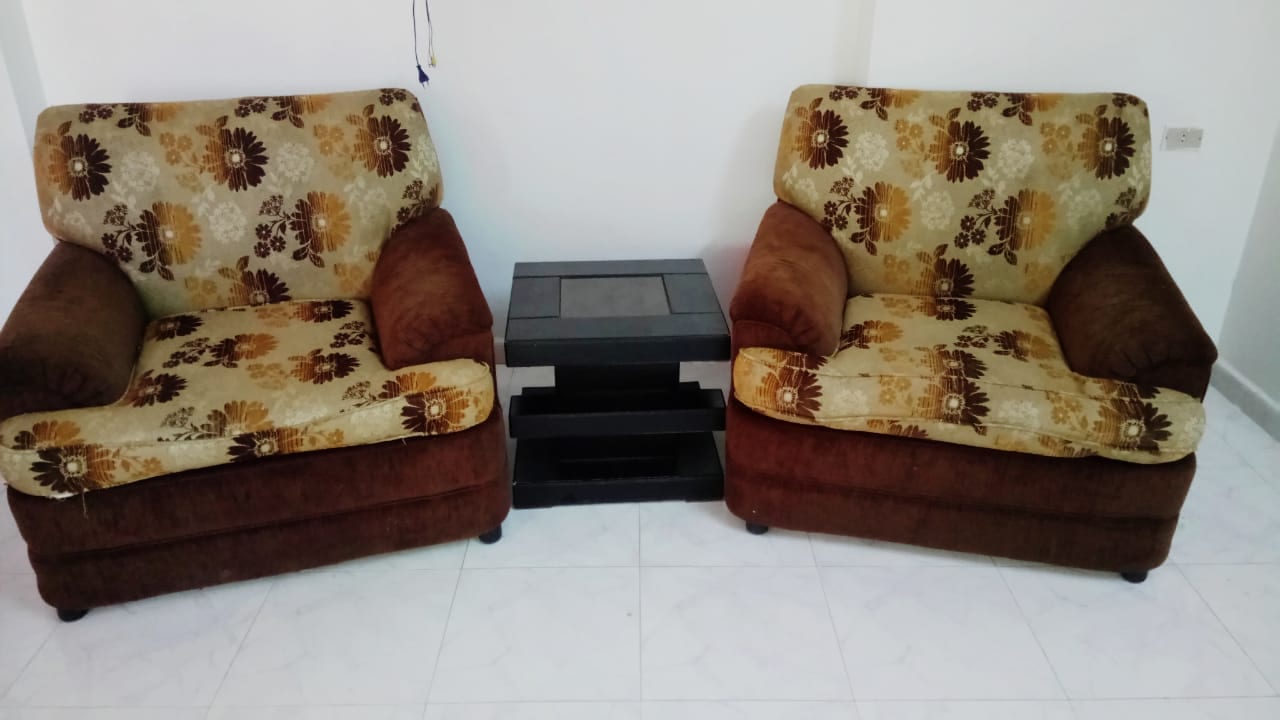 طقم كامل بسعر البلاش
لا تنسَ أنك شاهدت هذا الإعلان في عنكبوت
ما في اي كسر بحاله جيده
الزرقاء...