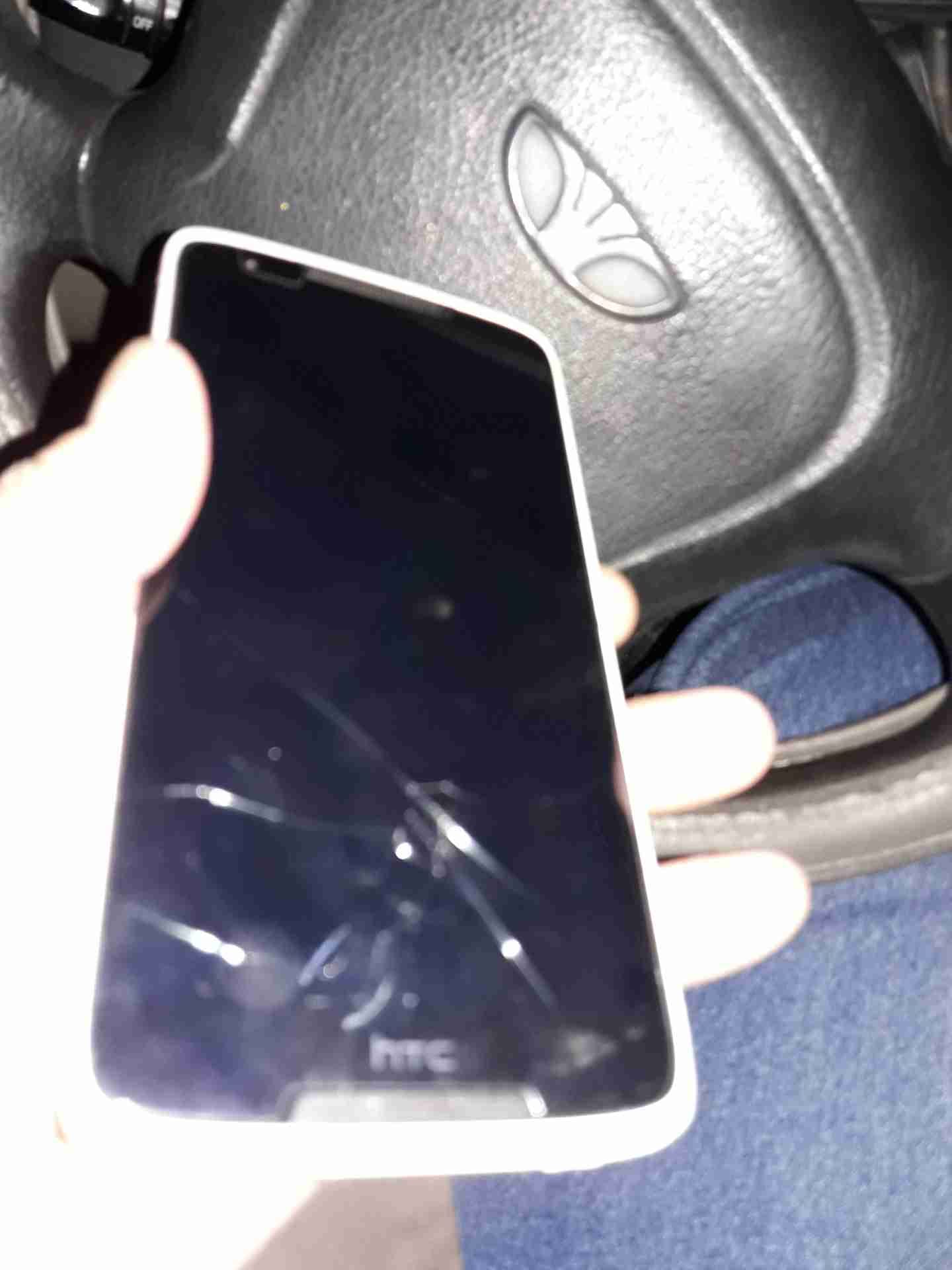 جهاز htc ديزاير 828 وكاله بحاجه الى شاشه
لا تنسَ أنك شاهدت هذا الإعلان في عنكبوت
جهاز htc ديز...