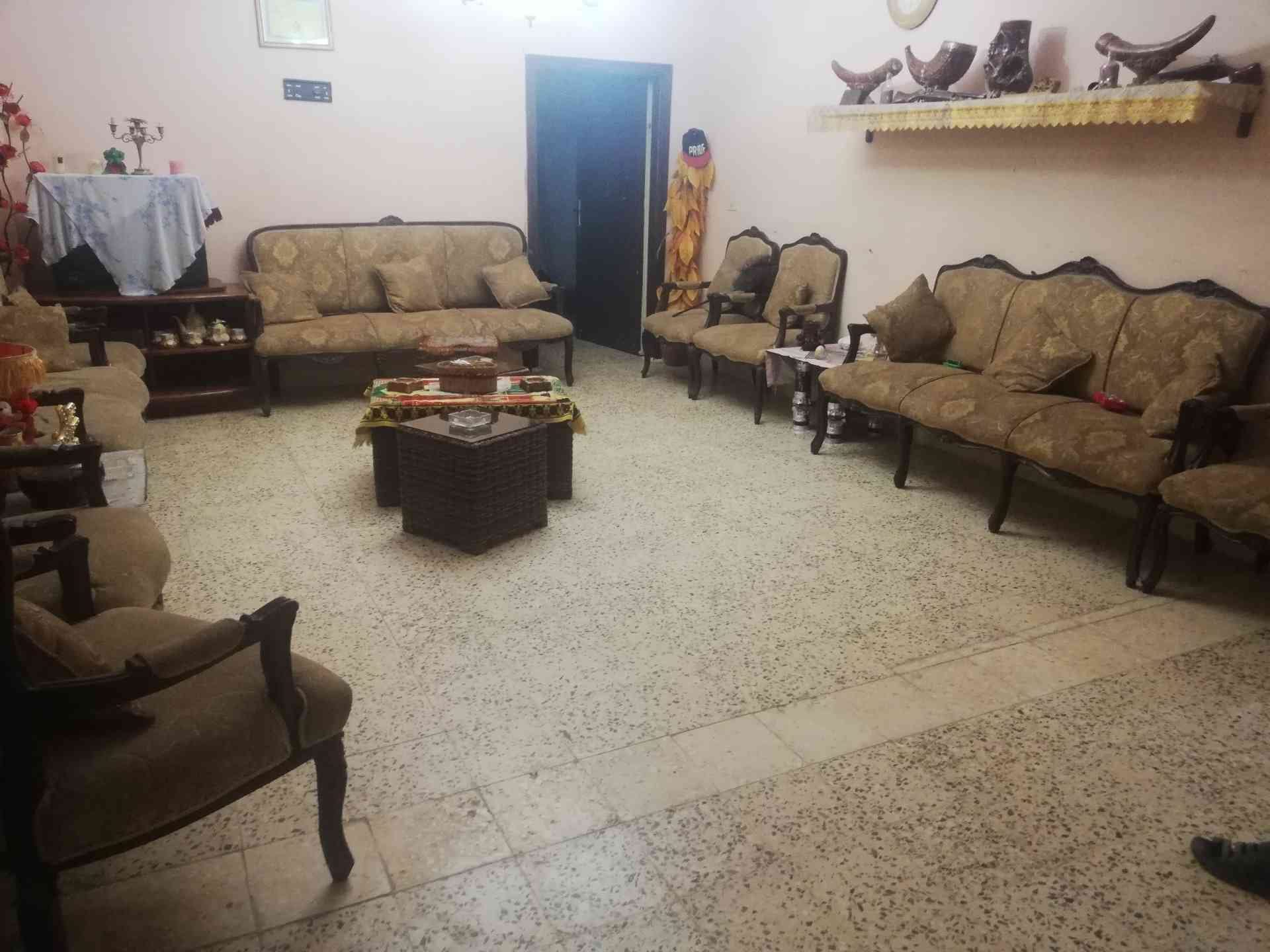 طقم كنب 14 مقعد اميري خشب الزان ممتاز
لا تنسَ أنك شاهدت هذا الإعلان في عنكبوت
بحاله جيده جدا...