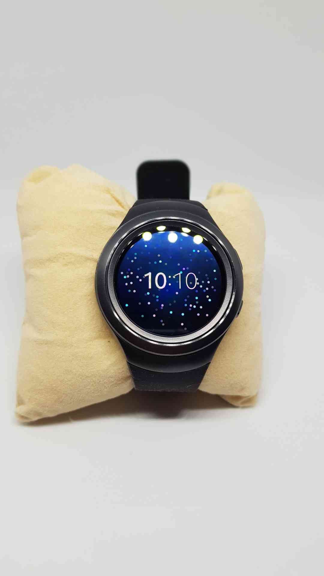 GEAR S2 SPORT WITH LOUD SPEAKERمع سماعه خارجية للتحدث مكالمات والتنبيهات
لا تنسَ أنك شاهدت هذا الإعلان في عنكبوت...