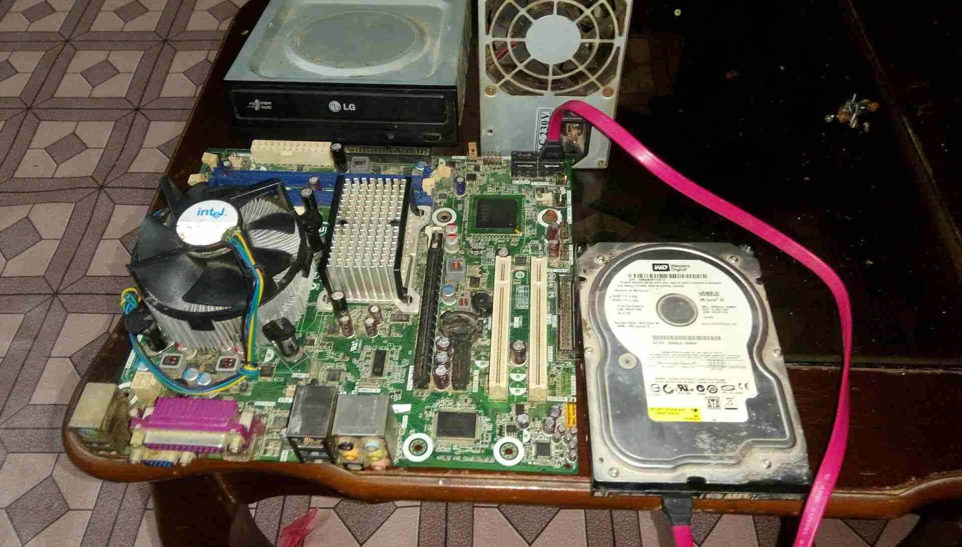 مذربورد انتل ddr 3 قوي كثييير معااه كرت شاشة داخلي hd ومعاه قطع قوية اقرء تحت
لا تنسَ أنك شاهدت هذا الإعلان في عنكبوت...
