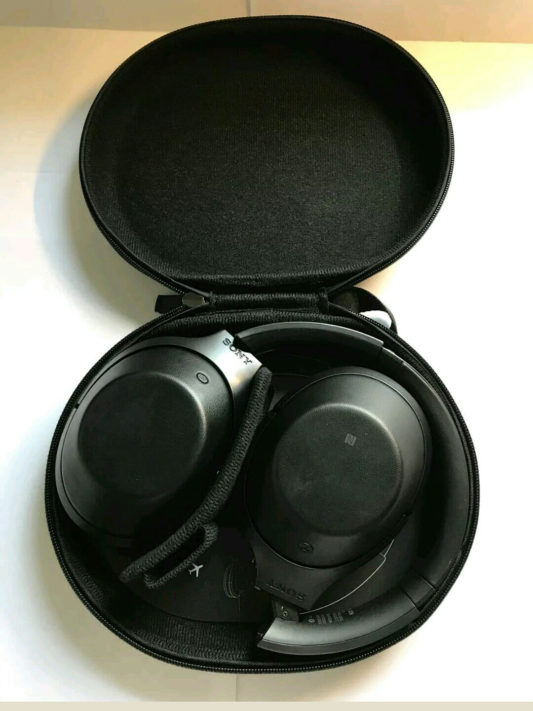 Sony MDR 1000X Noise Canceling Headphones - Black سماعات سوني ملكة العزل الاصلية
لا تنسَ أنك شاهدت هذا الإعلان في عنكبوت...