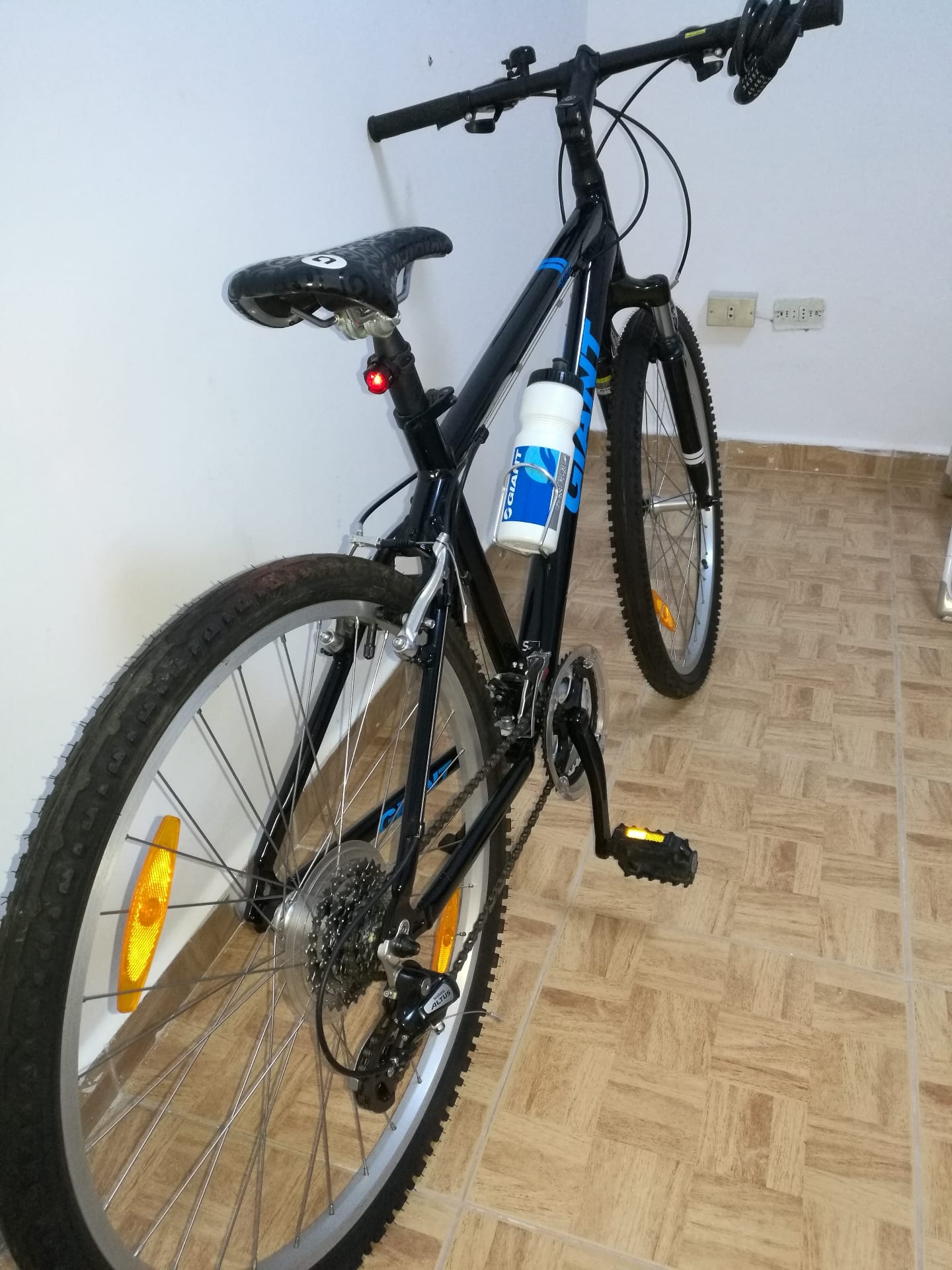 دراجات هوائية أصلية بحالة ممتازة TREK 3500 & GIANT SNAP S
لا تنسَ أنك شاهدت هذا الإعلان في عنكبوت...