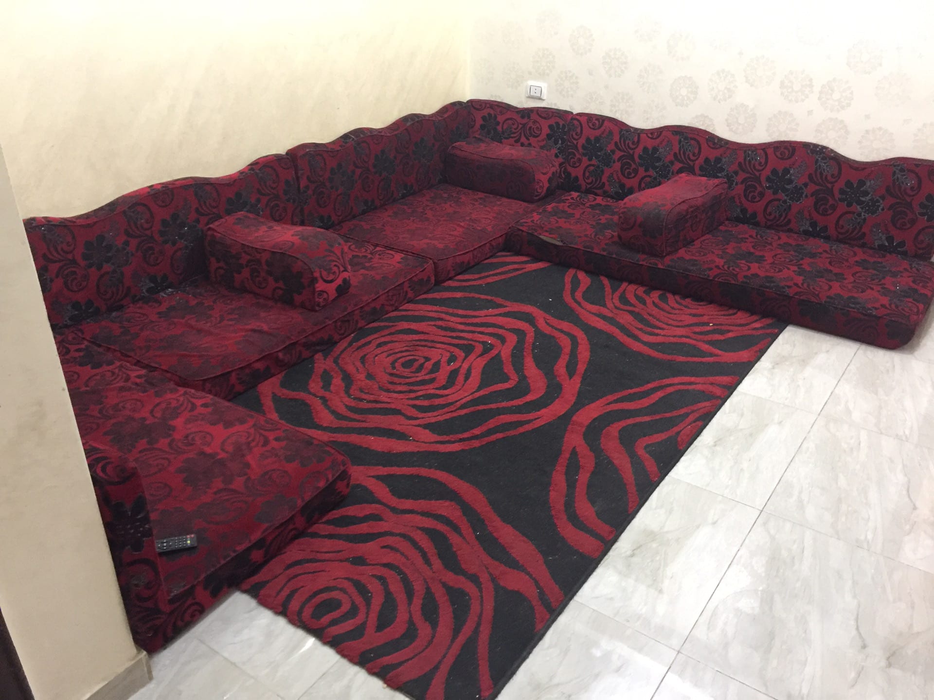 قعده عربي للبيع
لا تنسَ أنك شاهدت هذا الإعلان في عنكبوت
ماشي حاله اللون كما هو واضح بالصورة...