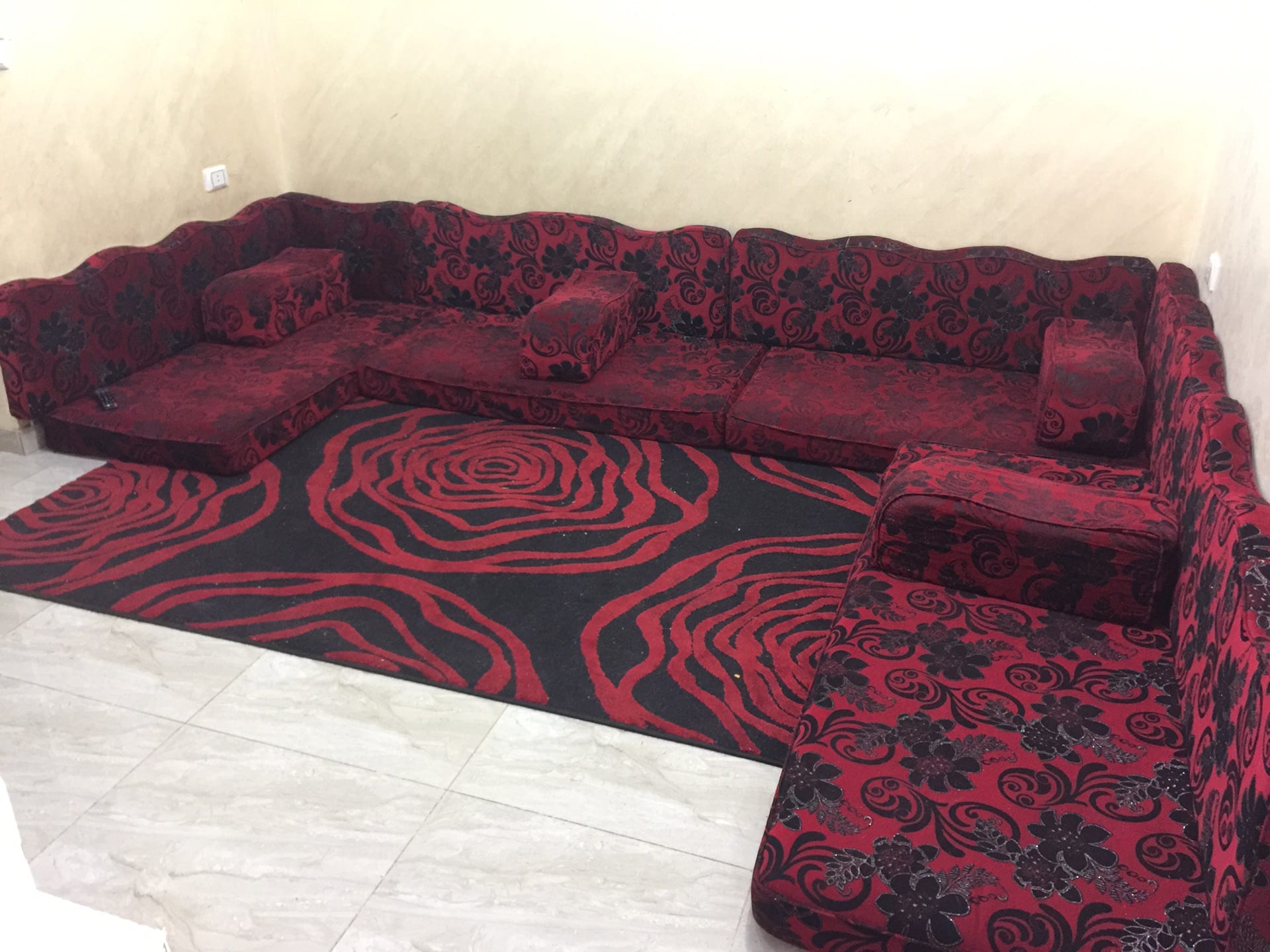 قعده عربي للبيع
لا تنسَ أنك شاهدت هذا الإعلان في عنكبوت
ماشي حاله اللون كما هو واضح بالصورة...