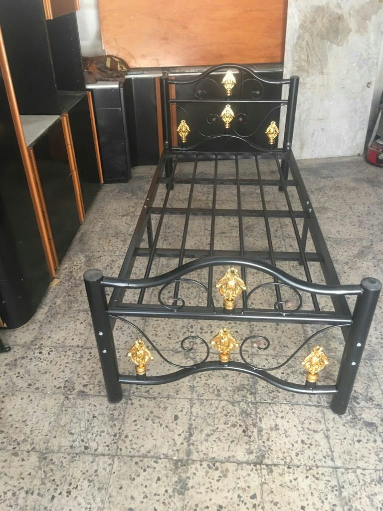 تخت مفرد حديد جديد ممتاز يتحمل اوزان
لا تنسَ أنك شاهدت هذا الإعلان في عنكبوت
تخت مفرد جديد ح...