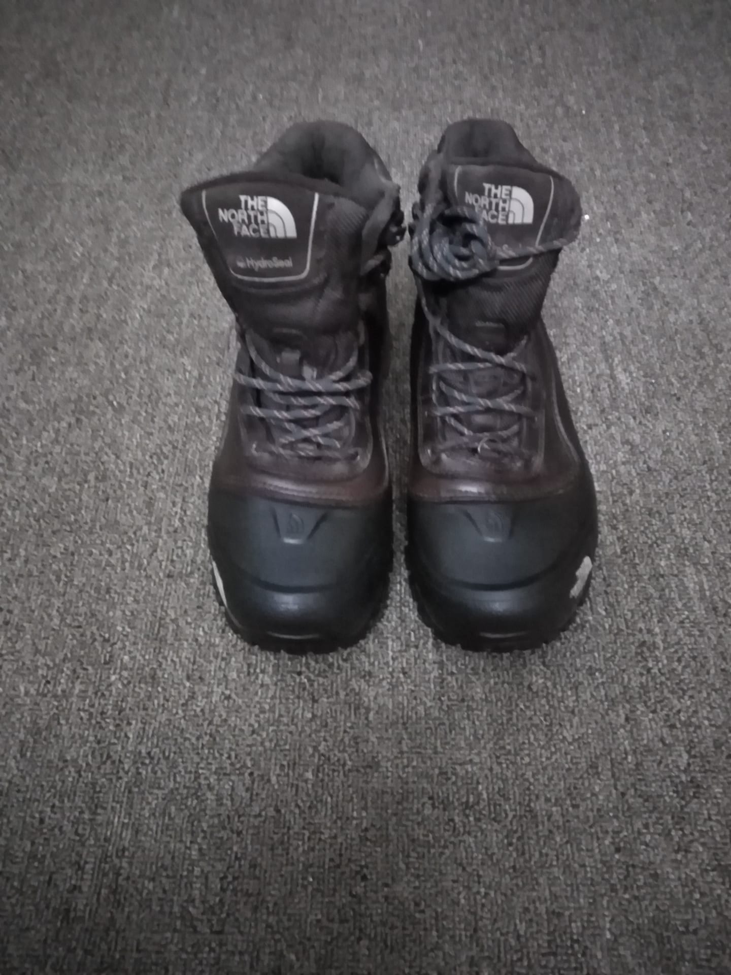 بحاله الوكالة بوت ماركة The North Face الزرقاء
لا تنسَ أنك شاهدت هذا الإعلان في عنكبوت
بحاله...