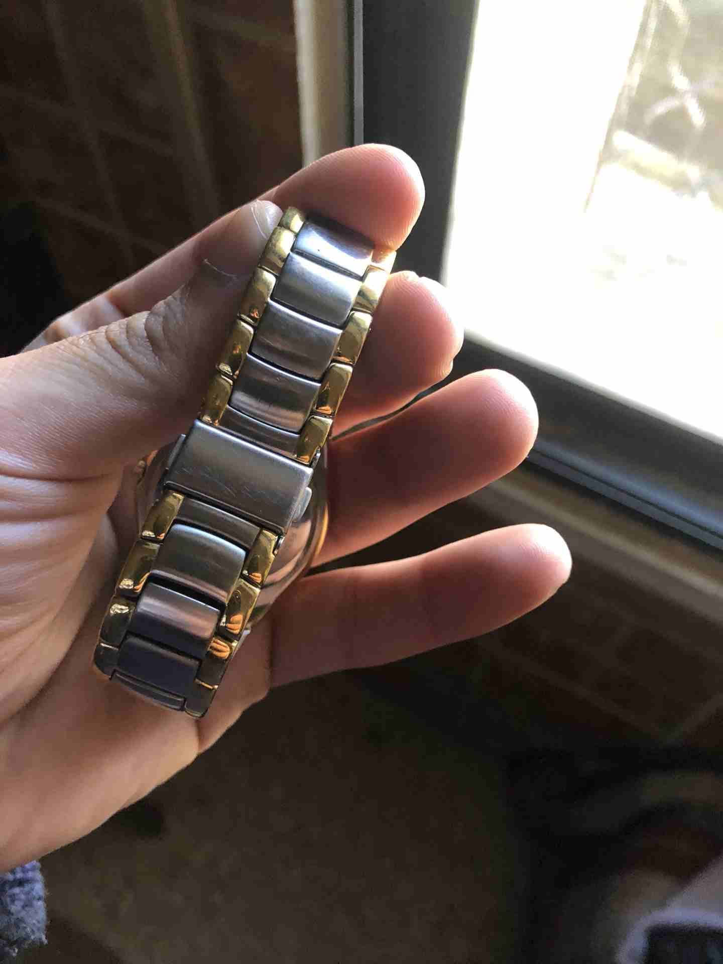 Delma Swis Watch
لا تنسَ أنك شاهدت هذا الإعلان في عنكبوت
ساعه سويسريه اصليه ماركة Delma ساعه جميل...