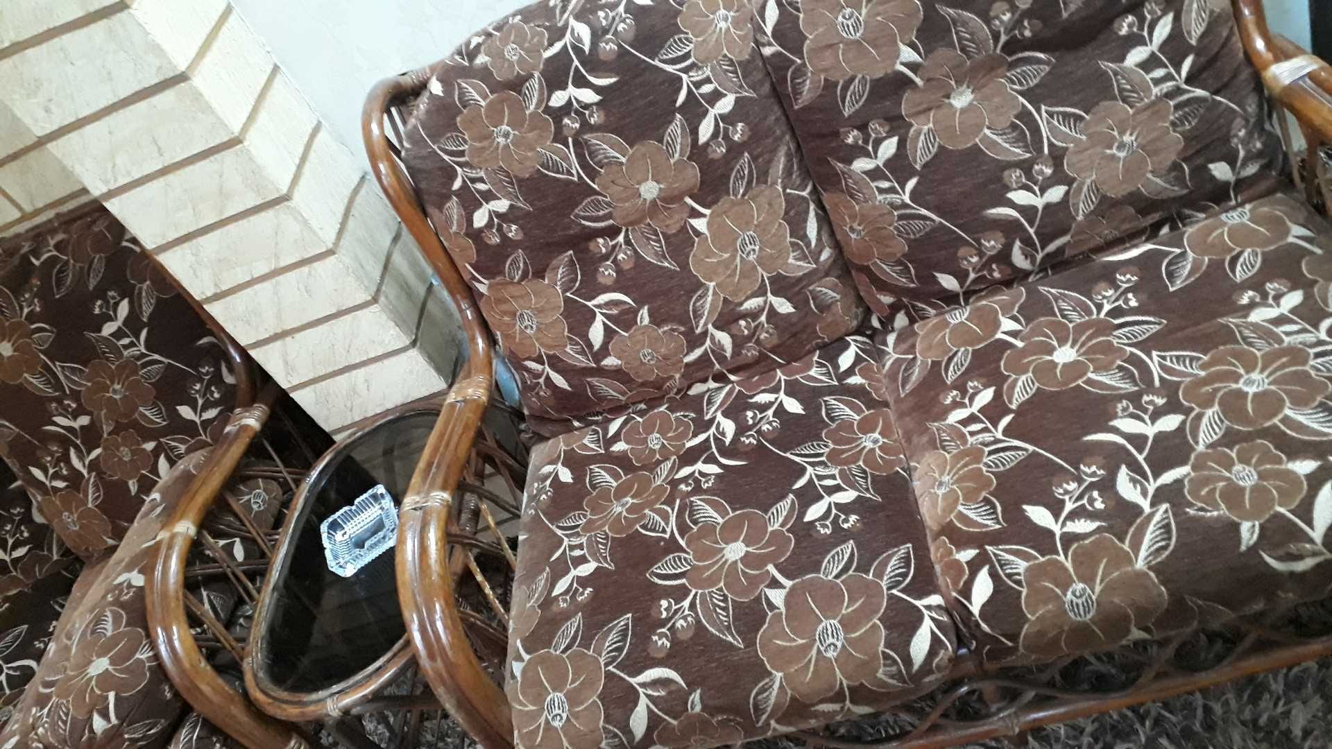 طقم خيزران للبيع
لا تنسَ أنك شاهدت هذا الإعلان في عنكبوت
طقم خيزران مكون من سبعة مقاعد ، ثلاث...