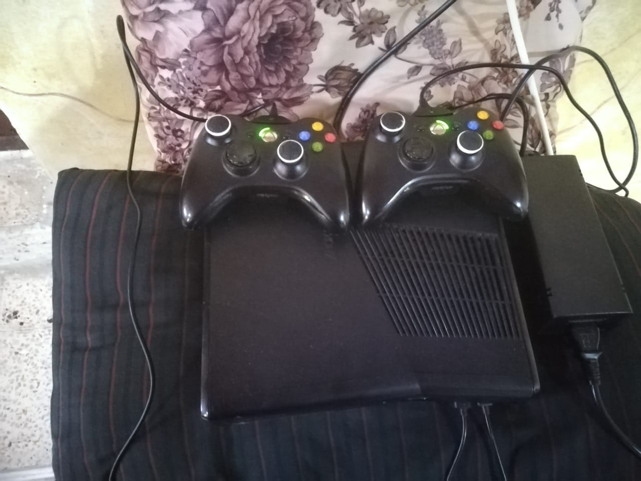 بسعر حرق ..xbox360 معدله نازل عليها 40 لعبة ومعها ادتين
لا تنسَ أنك شاهدت هذا الإعلان في عنكبوت...