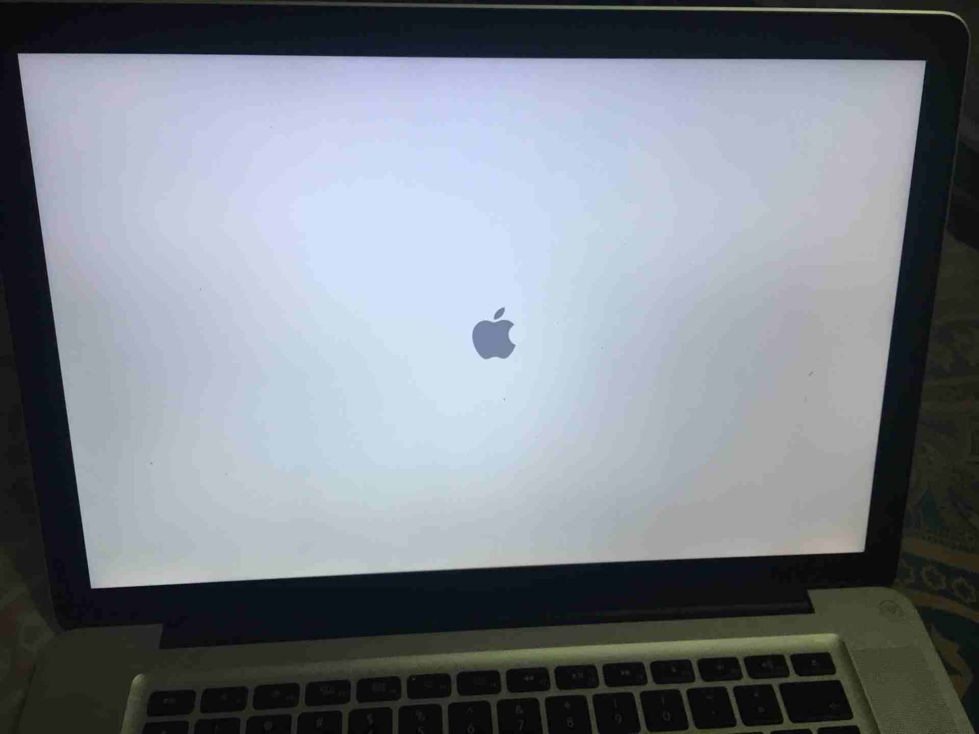 MacBook i7 2012
لا تنسَ أنك شاهدت هذا الإعلان في عنكبوت
المواصفات موجودة في الصورة
الجهاز نظيف...