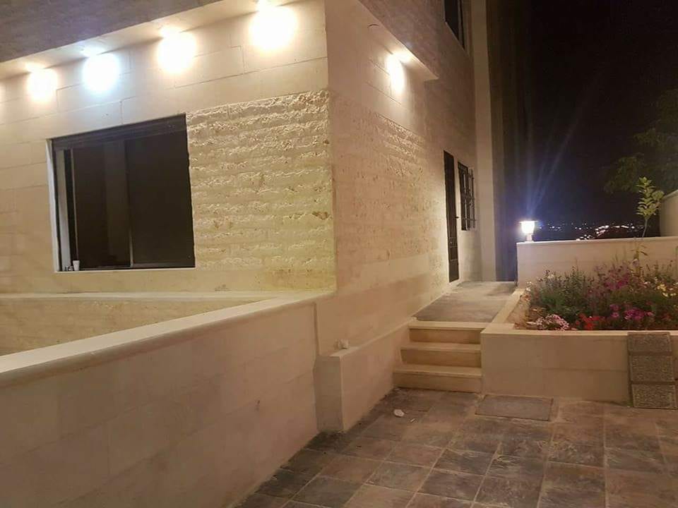 شقة شبه ارضية للبيع في ربوة عبدون من المالك مباشرة بسعر مغري
لا تنسَ أنك شاهدت هذا الإعلان في عنكبوت...