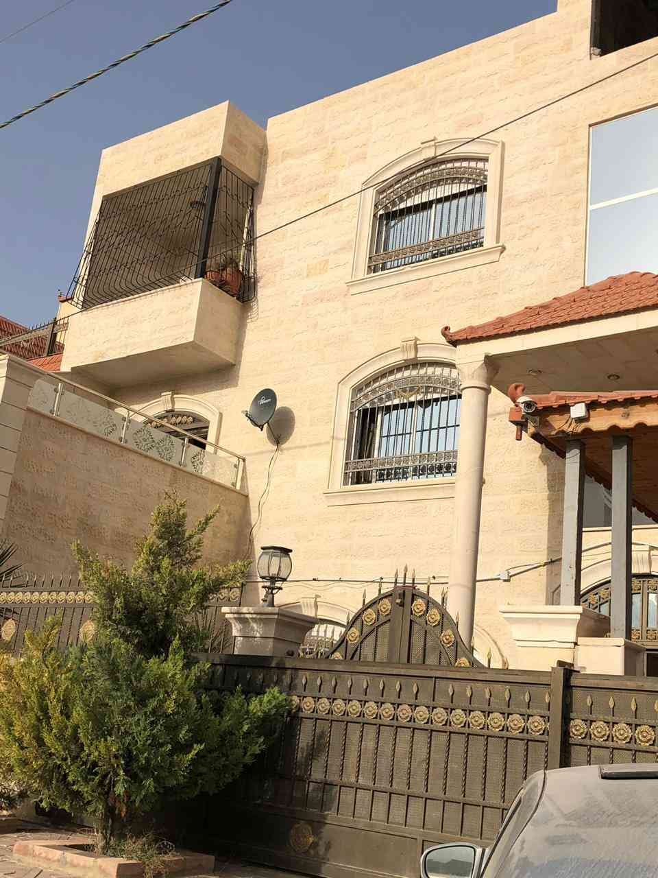 فيلا متلاصقه 3 طوابق في غاية الروعه تشطيبات فخمه
لا تنسَ أنك شاهدت هذا الإعلان في عنكبوت
فيلا...
