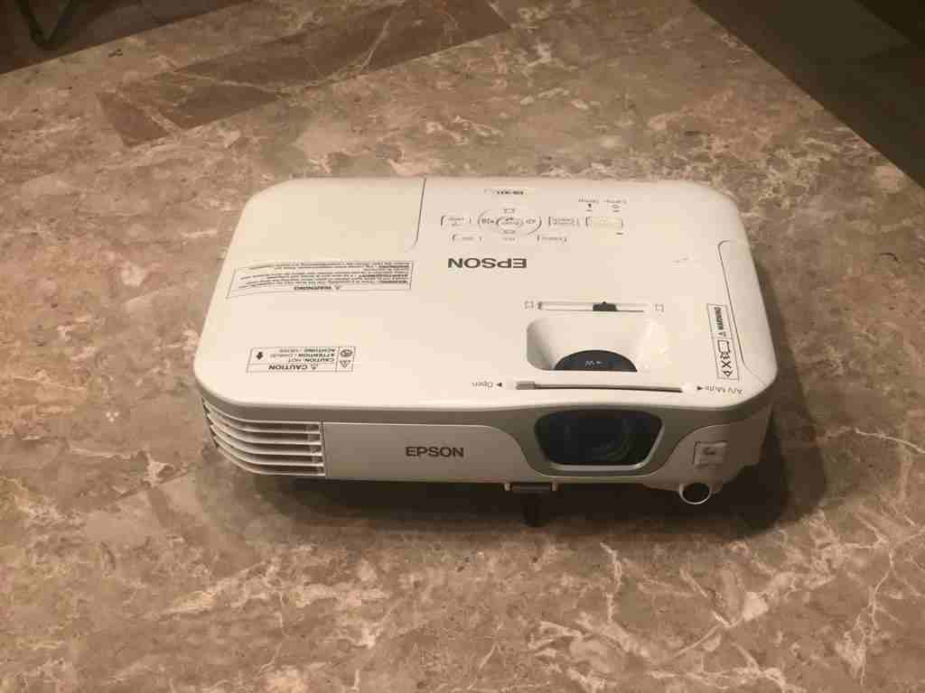 Projector Epson بحالة ممتازة
لا تنسَ أنك شاهدت هذا الإعلان في عنكبوت
بروجيكتر بحالة ممتازة للبيع...