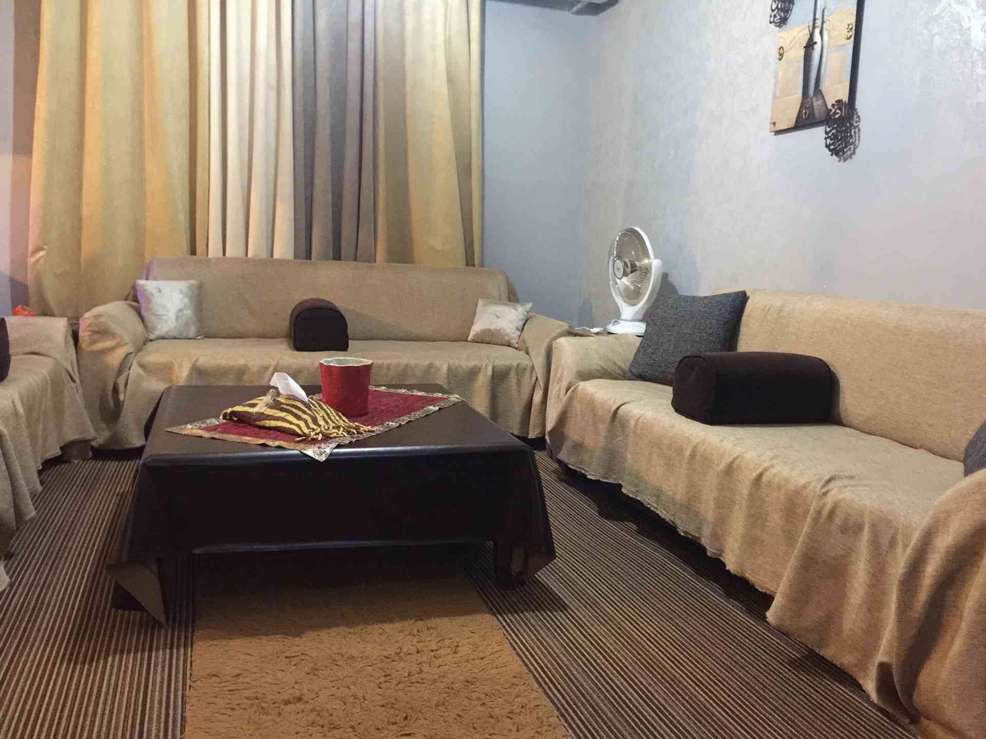 عفش بيت كامل للبيع وحسب الصور المرفقة
لا تنسَ أنك شاهدت هذا الإعلان في عنكبوت
غرفة ضيوف وصالو...