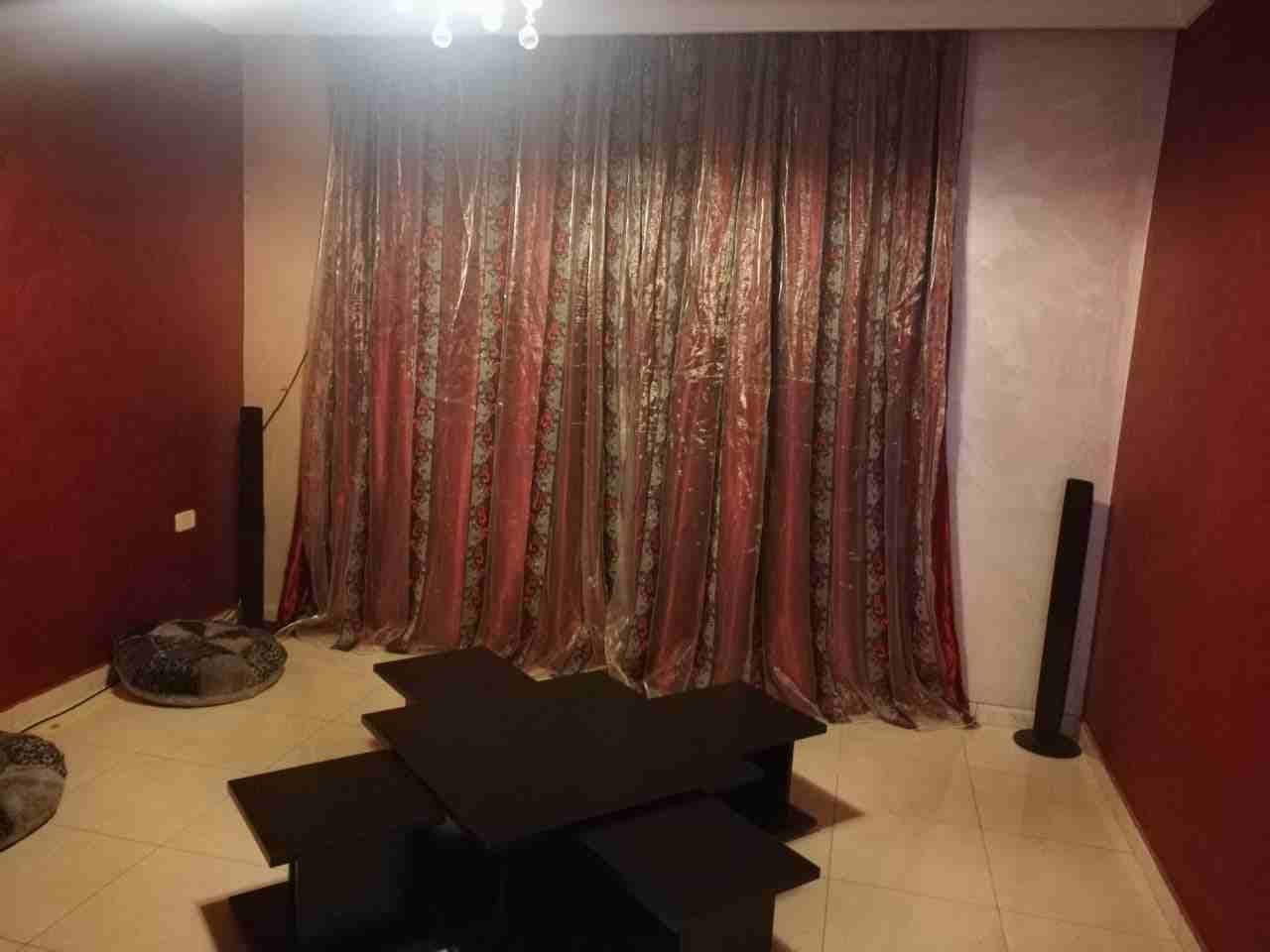 بيت للبيع في المدينة الرياضية
2 غرف نوم و وحدة ماستر
3 حمامات
صالون
مطبخ امريكي
بلكونه صغيره
غرفة ضيوف
عمر البناء: 3 سنين
للبيع مفروش : 61 الف
فاضي : 58000
