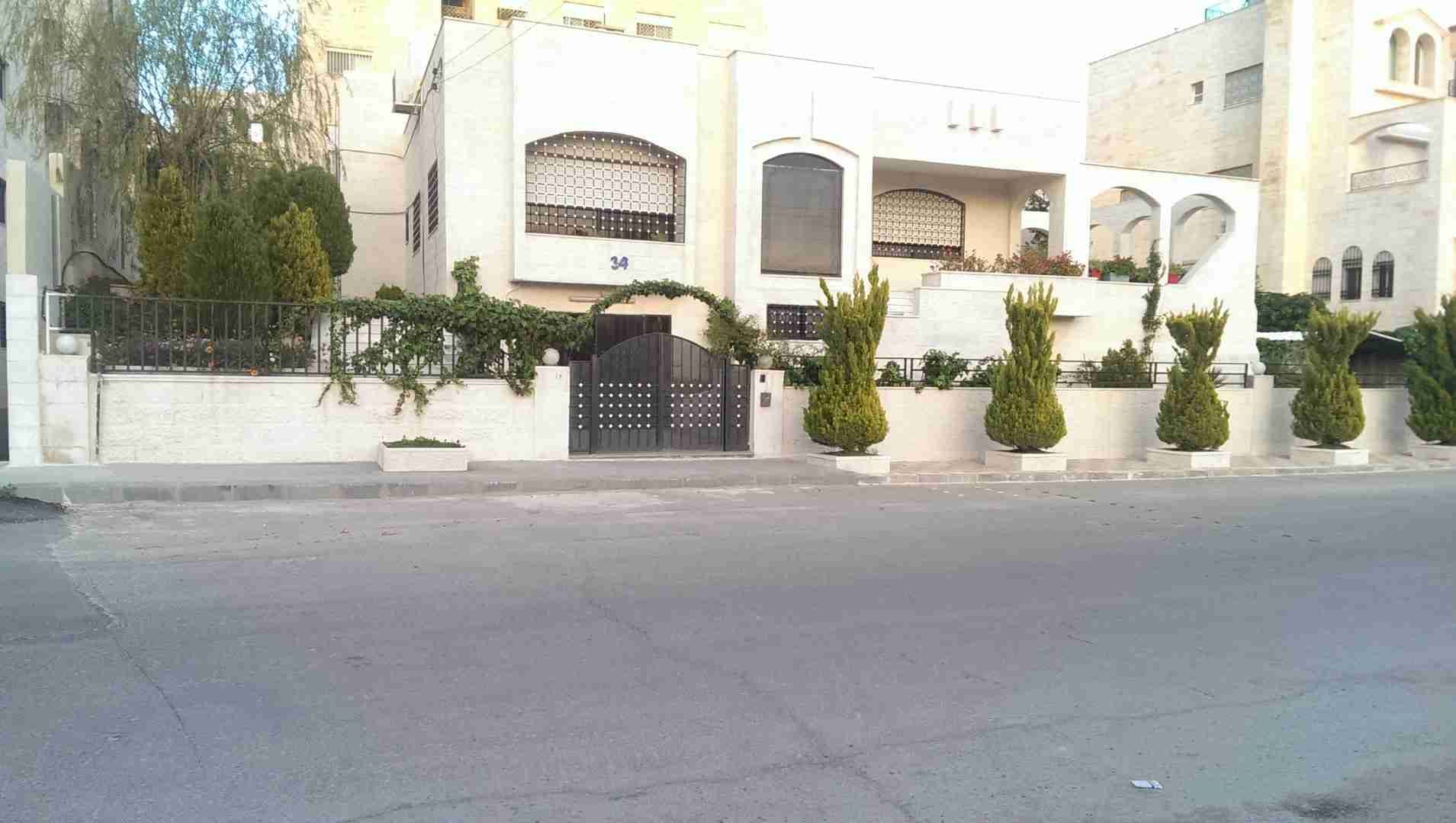 Villas is available for sale or rent in Amman
لا تنسَ أنك شاهدت هذا الإعلان في عنكبوت
Villa a...