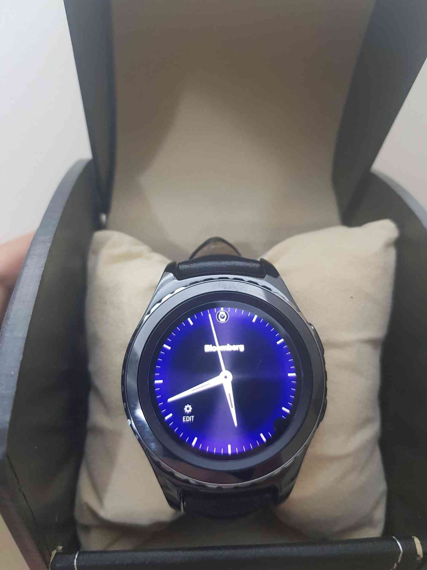 GEAR S2 SPORT WITH LOUD SPEAKERمع سماعه خارجية للتحدث مكالمات والتنبيهات
لا تنسَ أنك شاهدت هذا الإعلان في عنكبوت...