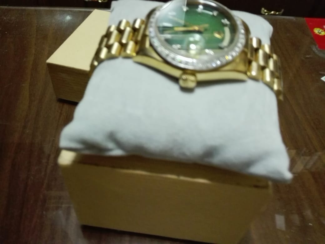 ساعة رولكس أصلية ذهب و ألماس Rolex gold with Diamond
لا تنسَ أنك شاهدت هذا الإعلان في عنكبوت...