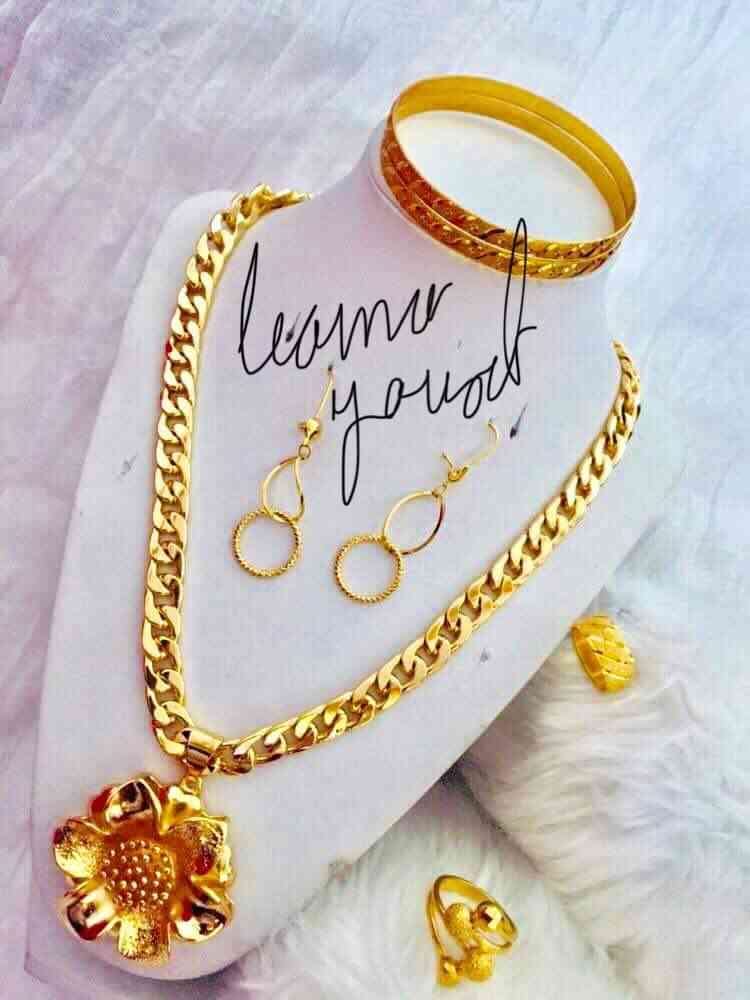 ذهب ايطالي مكفول
لا تنسَ أنك شاهدت هذا الإعلان في عنكبوت
عروووض ناااااااار وحرقنا الاسعاااااا...