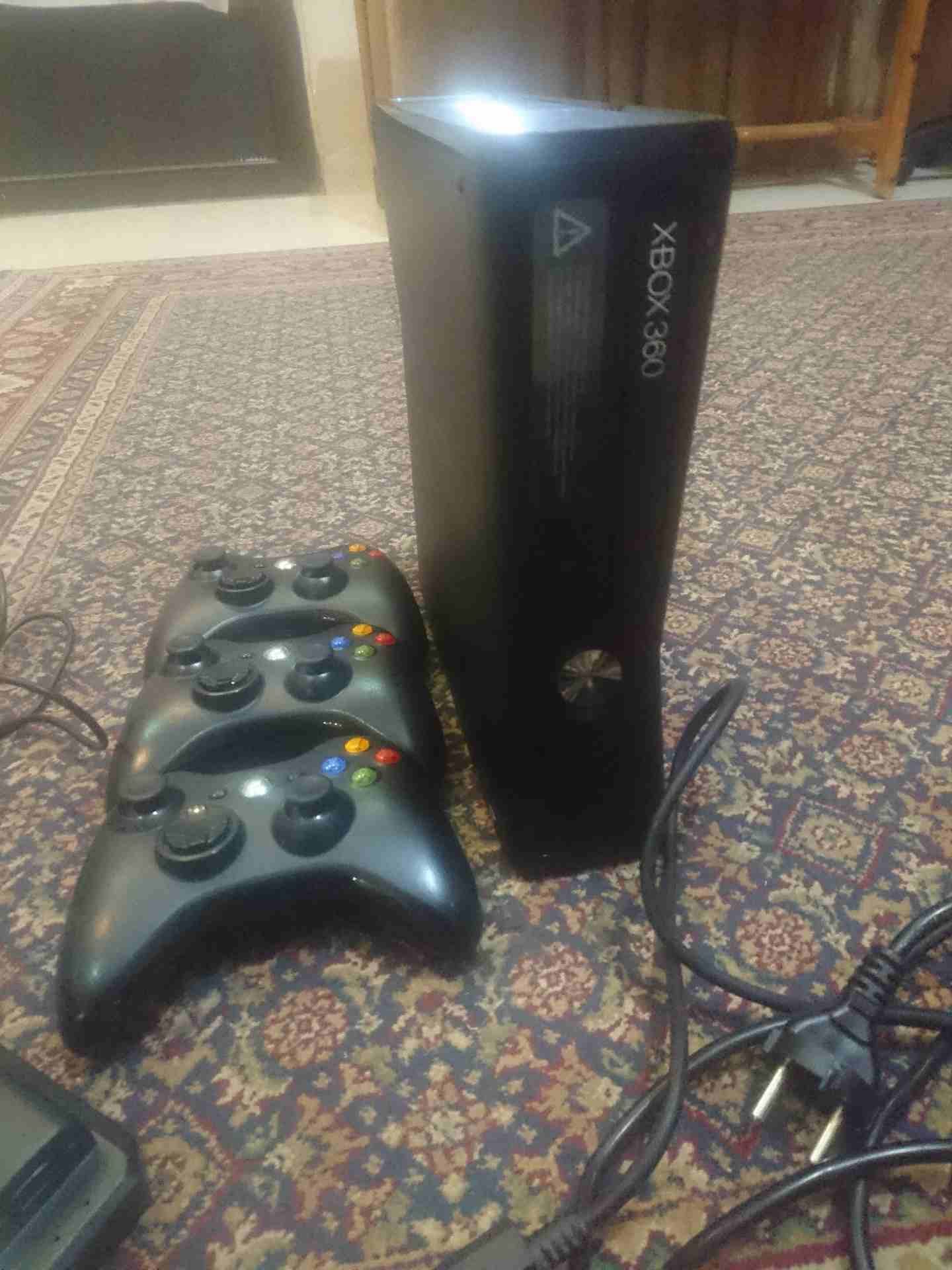 جهاز Xbox 360 معدل مع ثلاث ايادي واغارض كثيرة
لا تنسَ أنك شاهدت هذا الإعلان في عنكبوت
جهاز Xbox 3...
