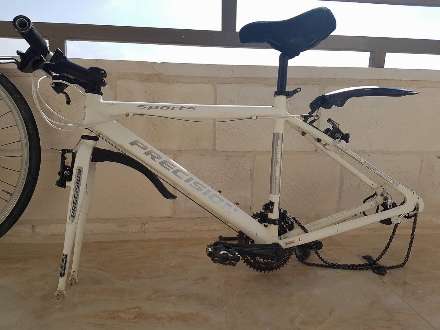 بسكليت سباق ياباني جنط 700 (تقريبا 28)
لا تنسَ أنك شاهدت هذا الإعلان في عنكبوت
للبيع وليس للب...