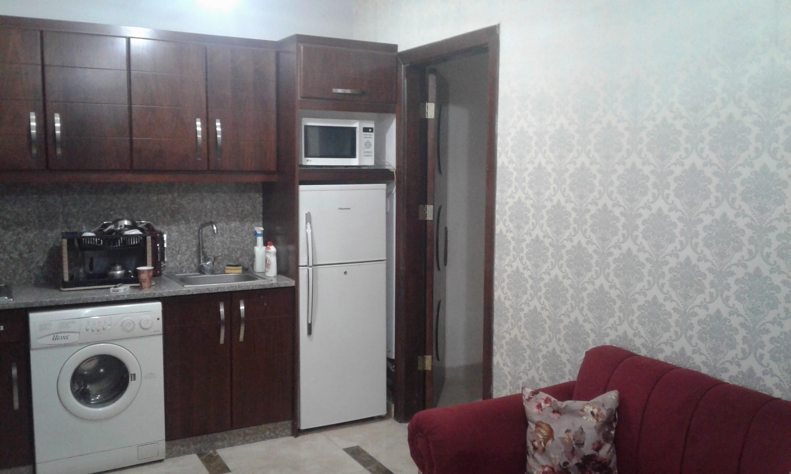 ستوديوهات مفروشه للإيجار اليومي. Full furnished studios for daily rent 35JDs
لا تنسَ أنك شاهدت هذا الإعلان في عنكبوت...