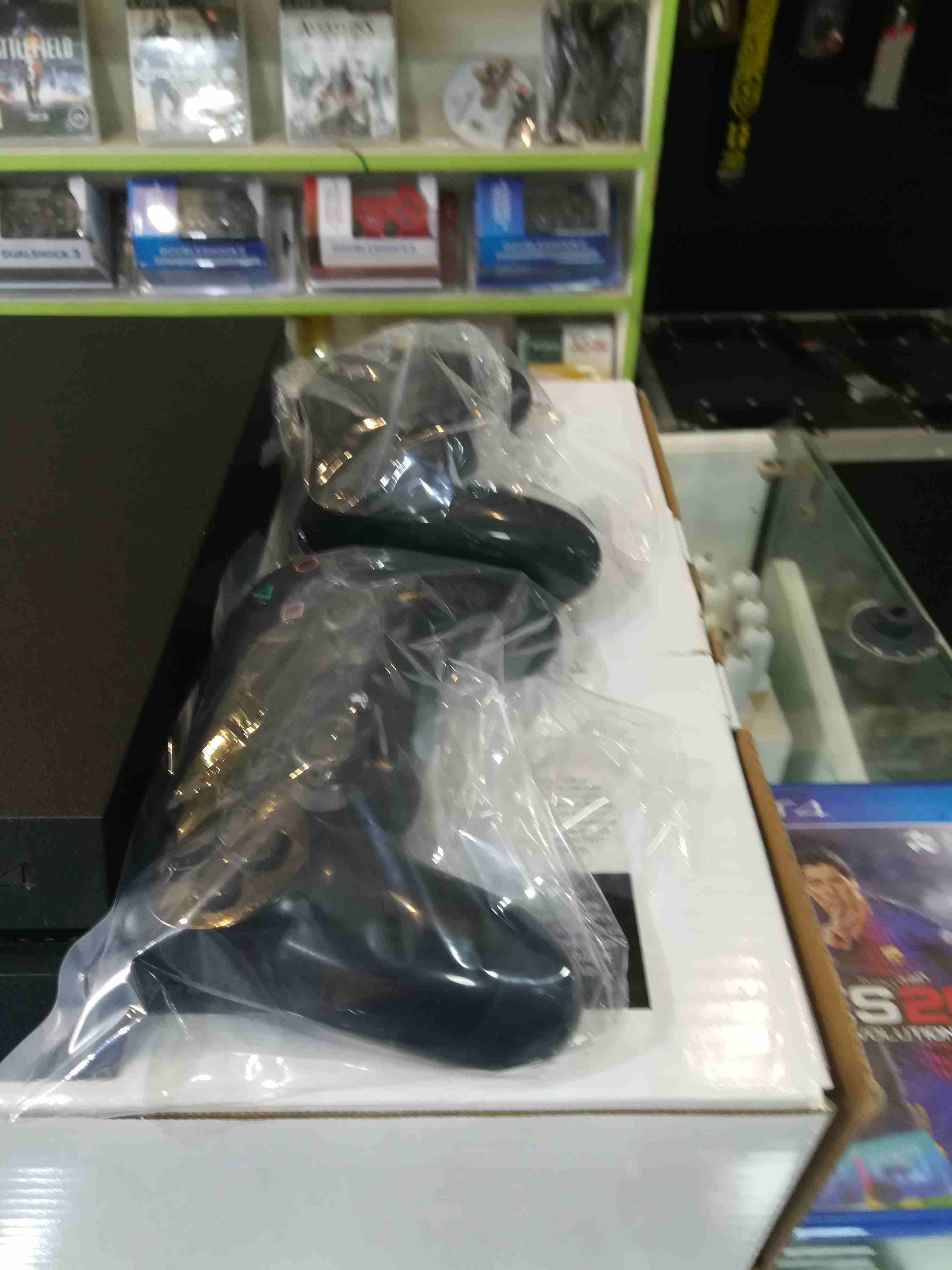 ps4 بحالة الجديد
لا تنسَ أنك شاهدت هذا الإعلان في عنكبوت
-مع الكرتونة...