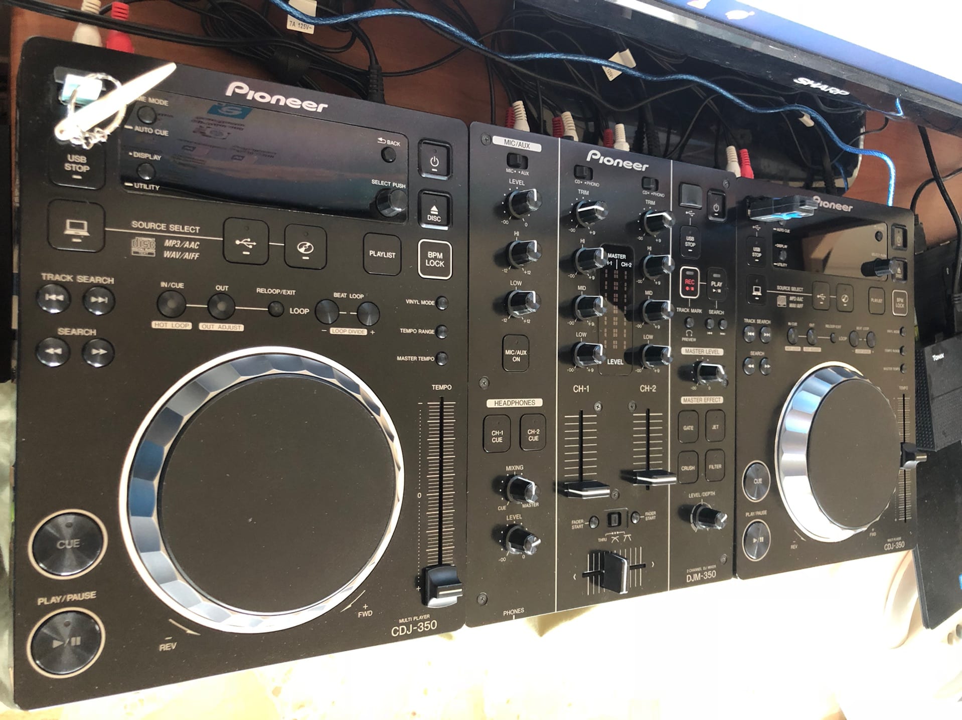 Pioneer 350 DJ set
لا تنسَ أنك شاهدت هذا الإعلان في عنكبوت
Pioneer DJ decks - ‎د.ا.1,150&...