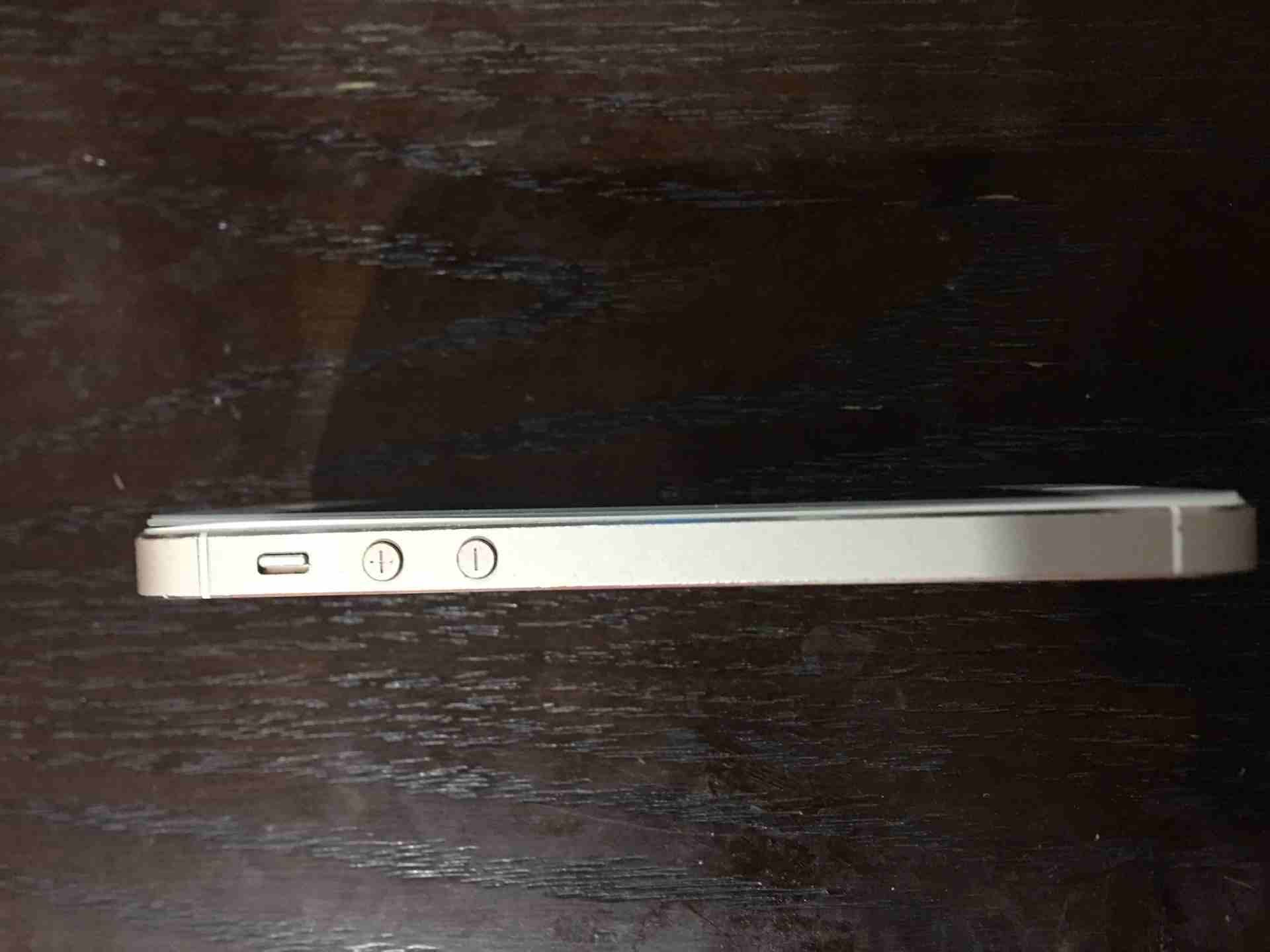 ايفون 5s ذهبي بحالة ممتازة
لا تنسَ أنك شاهدت هذا الإعلان في عنكبوت
ايفون 5s
كل شي شغال
البصمة شغا...