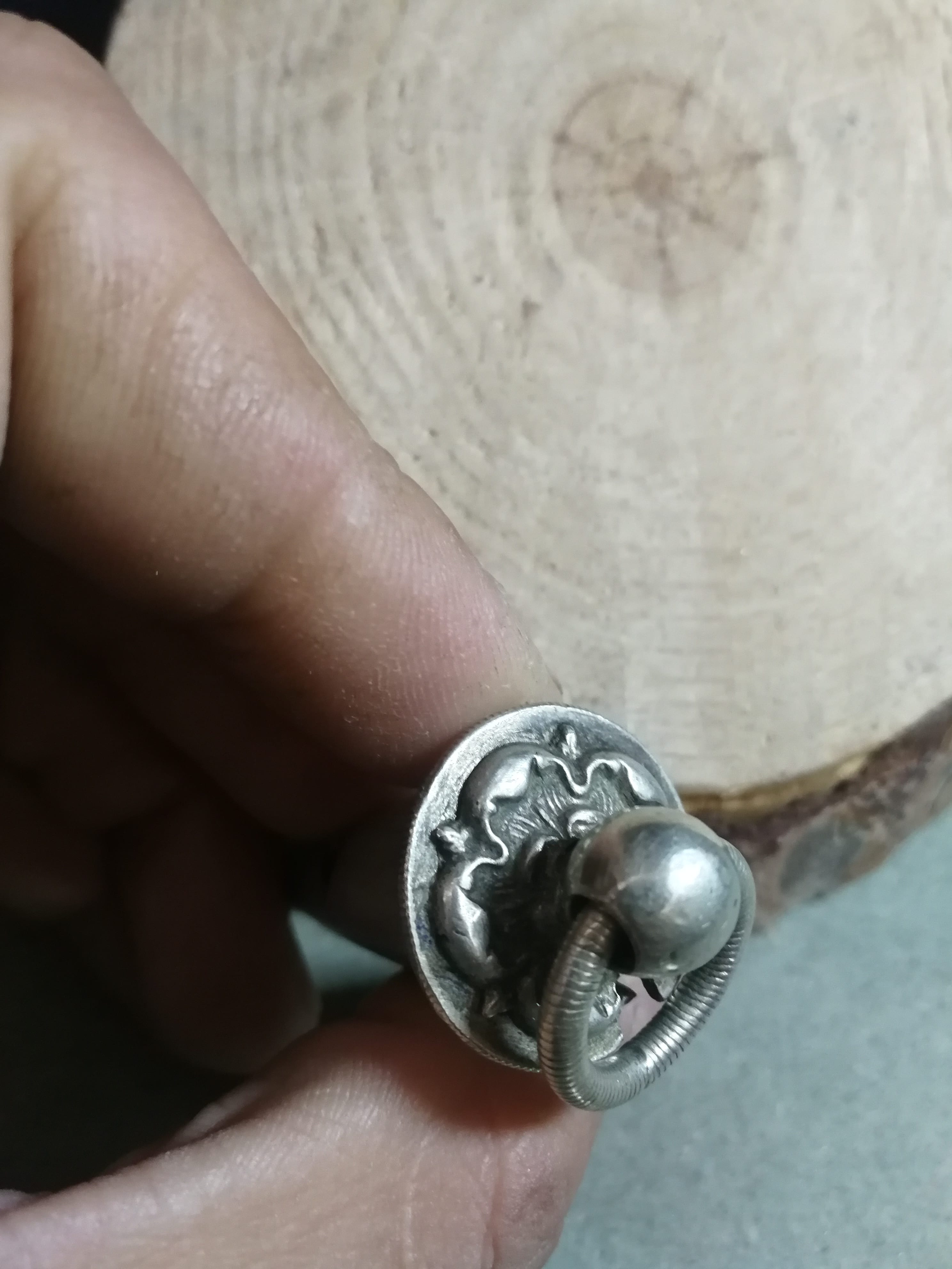 قطع نثريآت فضيه قديمه.
لا تنسَ أنك شاهدت هذا الإعلان في عنكبوت
تحف نثريآت فضيه قديمه للبيع ،،...