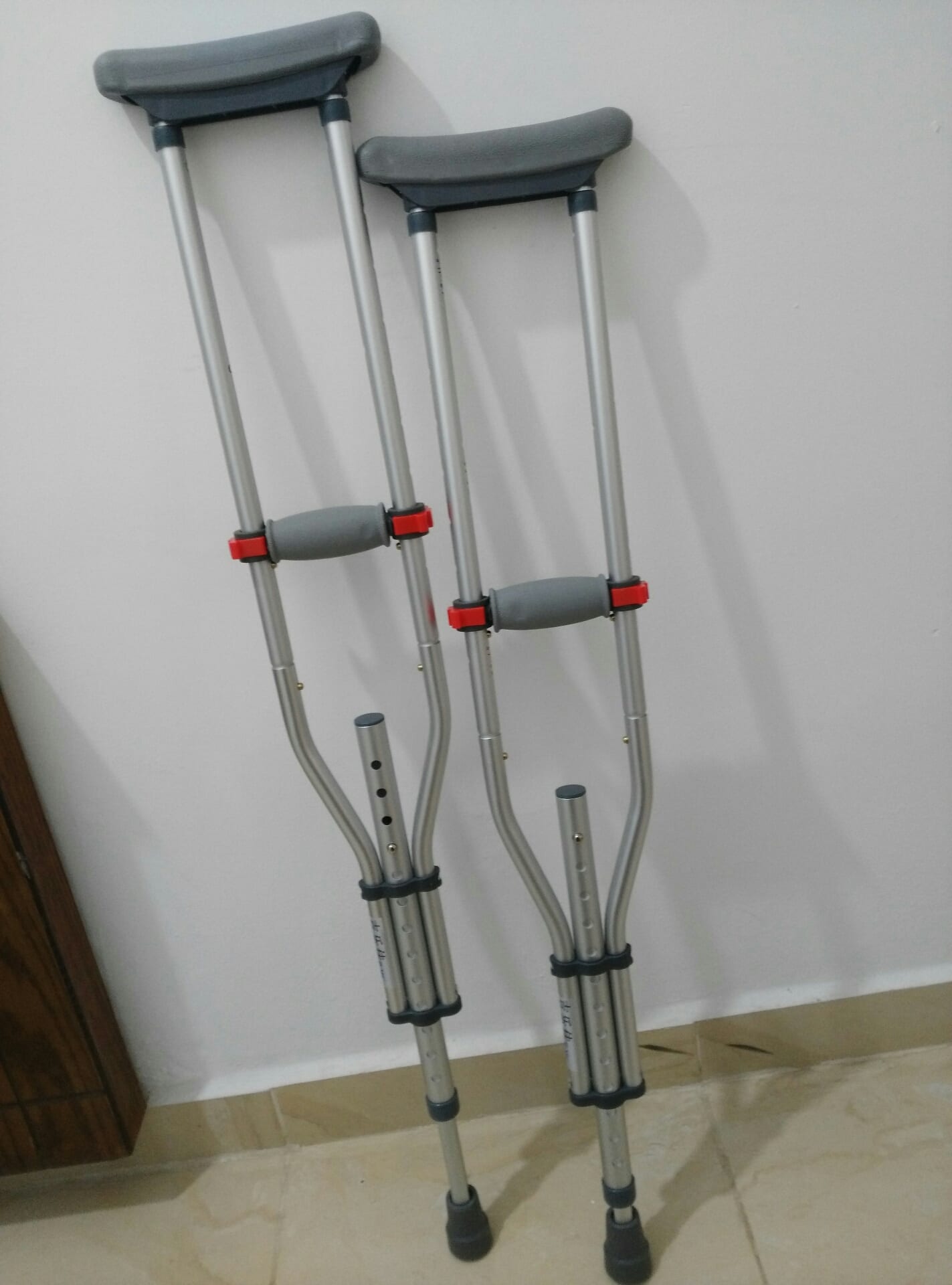 عكاز تحت الابط ، موديل حديث وعصري بعدة خيارات !!
لا تنسَ أنك شاهدت هذا الإعلان في عنكبوت
عكاز...